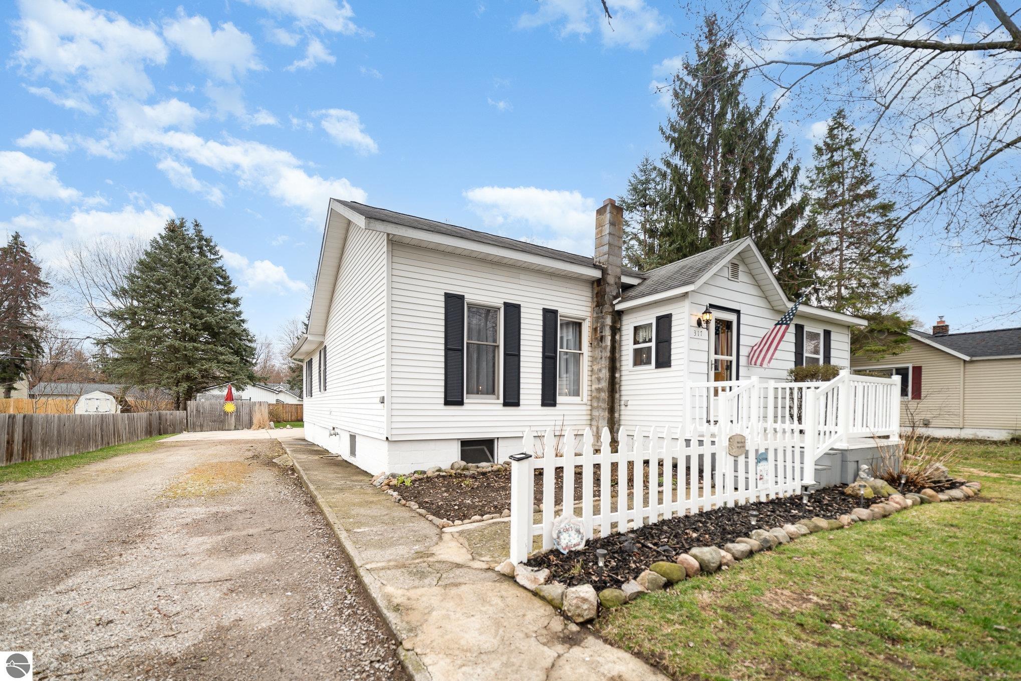 317 First Street, Breckenridge, MI 48615 — Photo 24