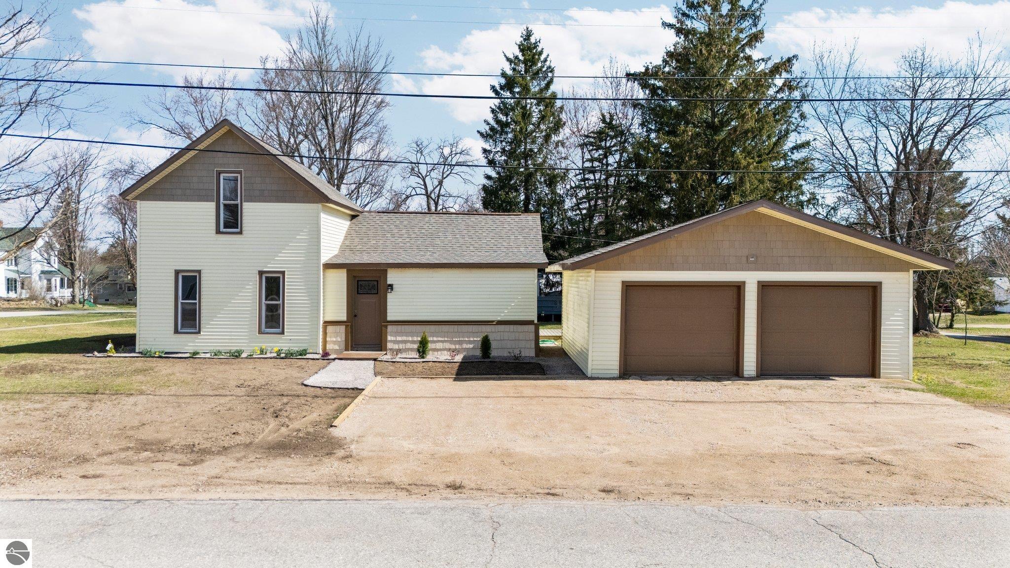 419 S Cherry Street, Kalkaska, MI 49646 — front exterior