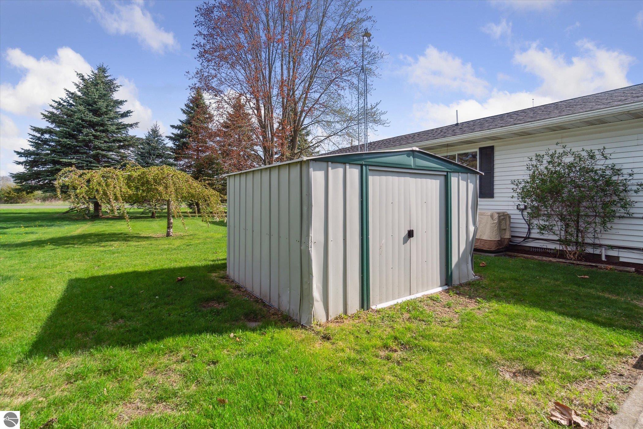 111 N Cole Street, Perrinton, MI 48871 — Photo 33