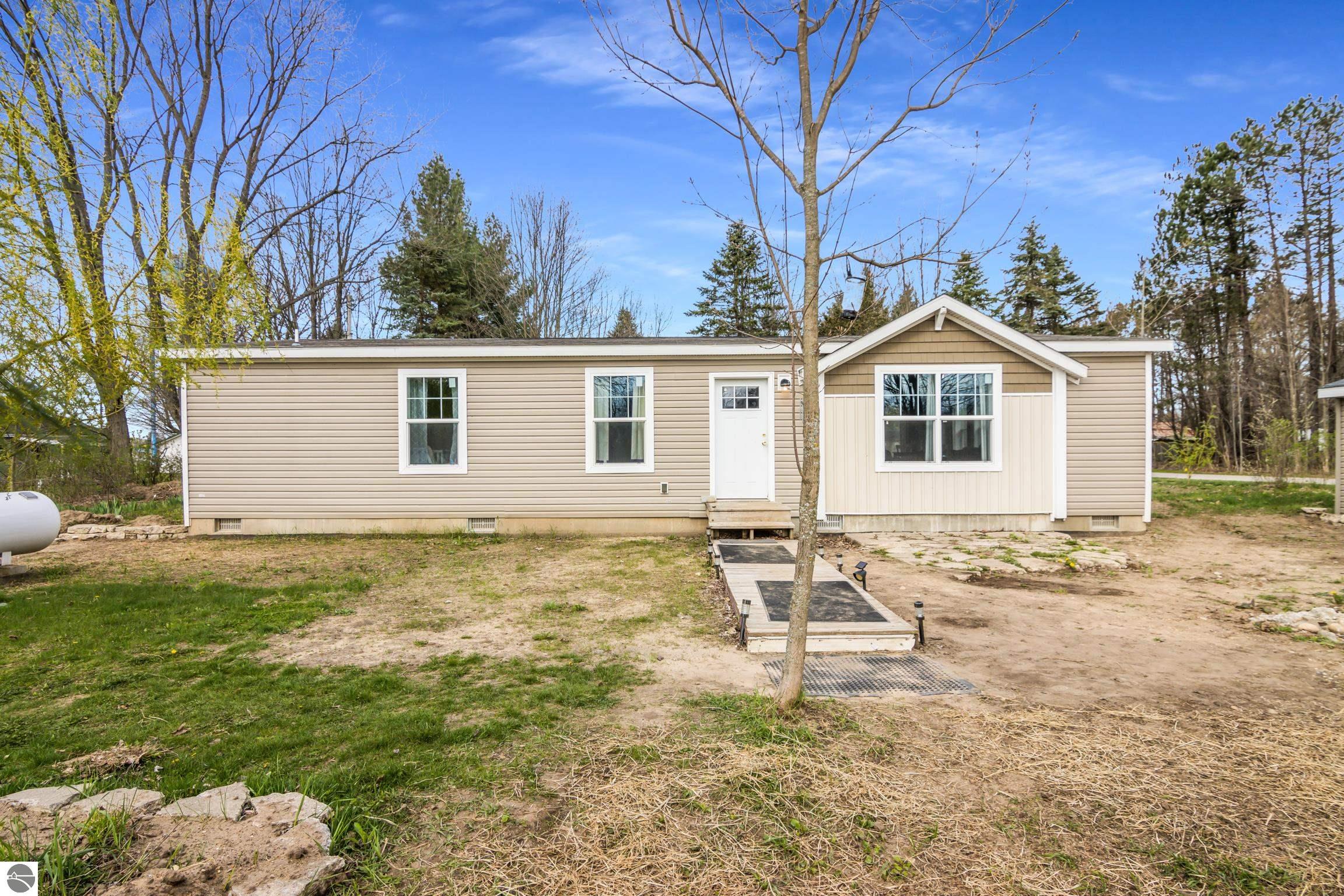 214 E North Street, Buckley, MI 49620 — front exterior