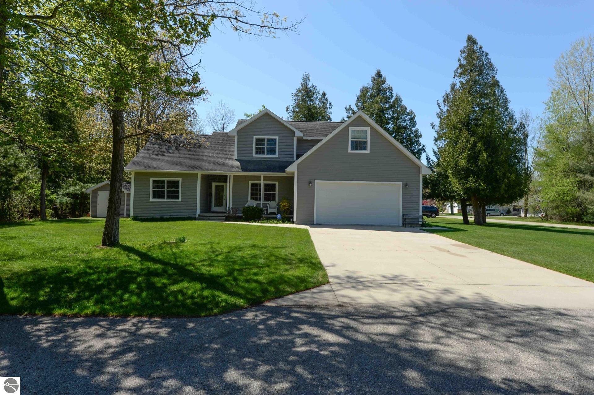 722 Bennington Street, East Tawas, MI 48730 — front exterior