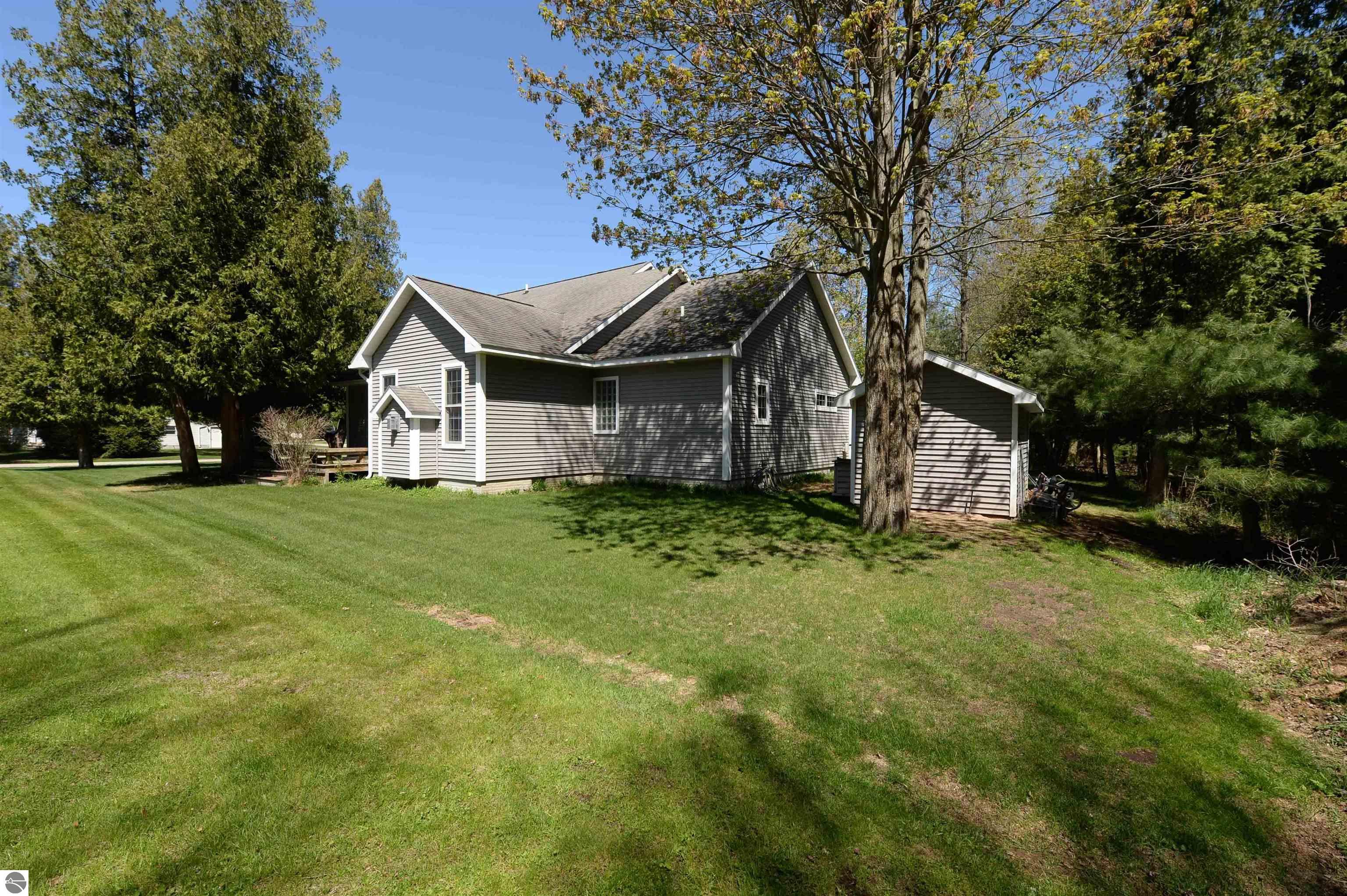 722 Bennington Street, East Tawas, MI 48730 — Photo 4