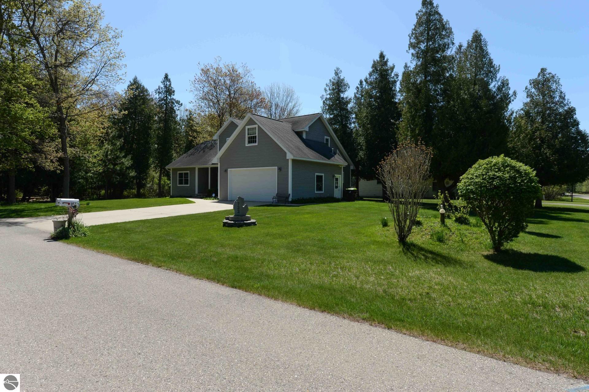 722 Bennington Street, East Tawas, MI 48730 — Photo 8