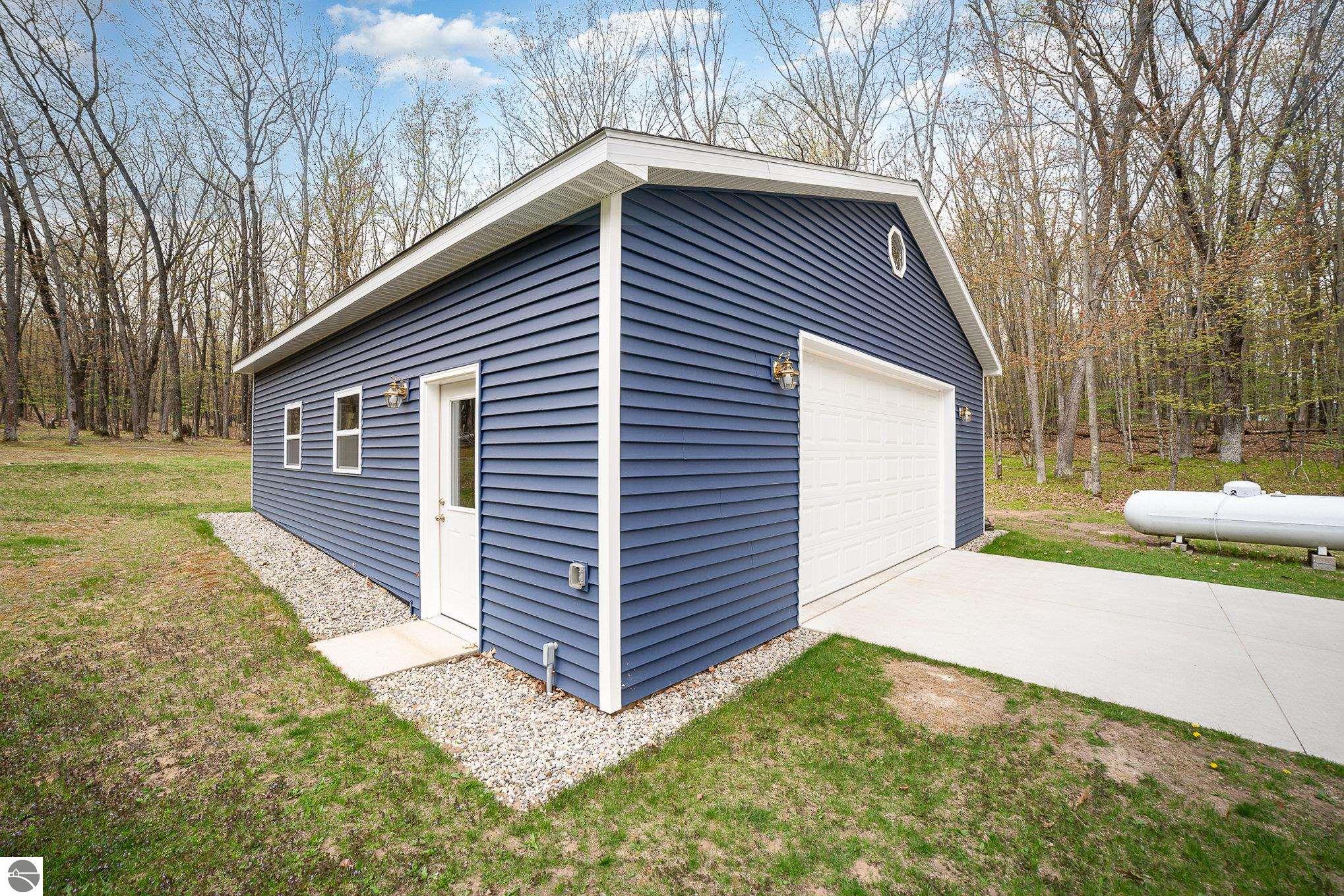 4480 Mockingbird Circle, Farwell, MI 48622 — Photo 35