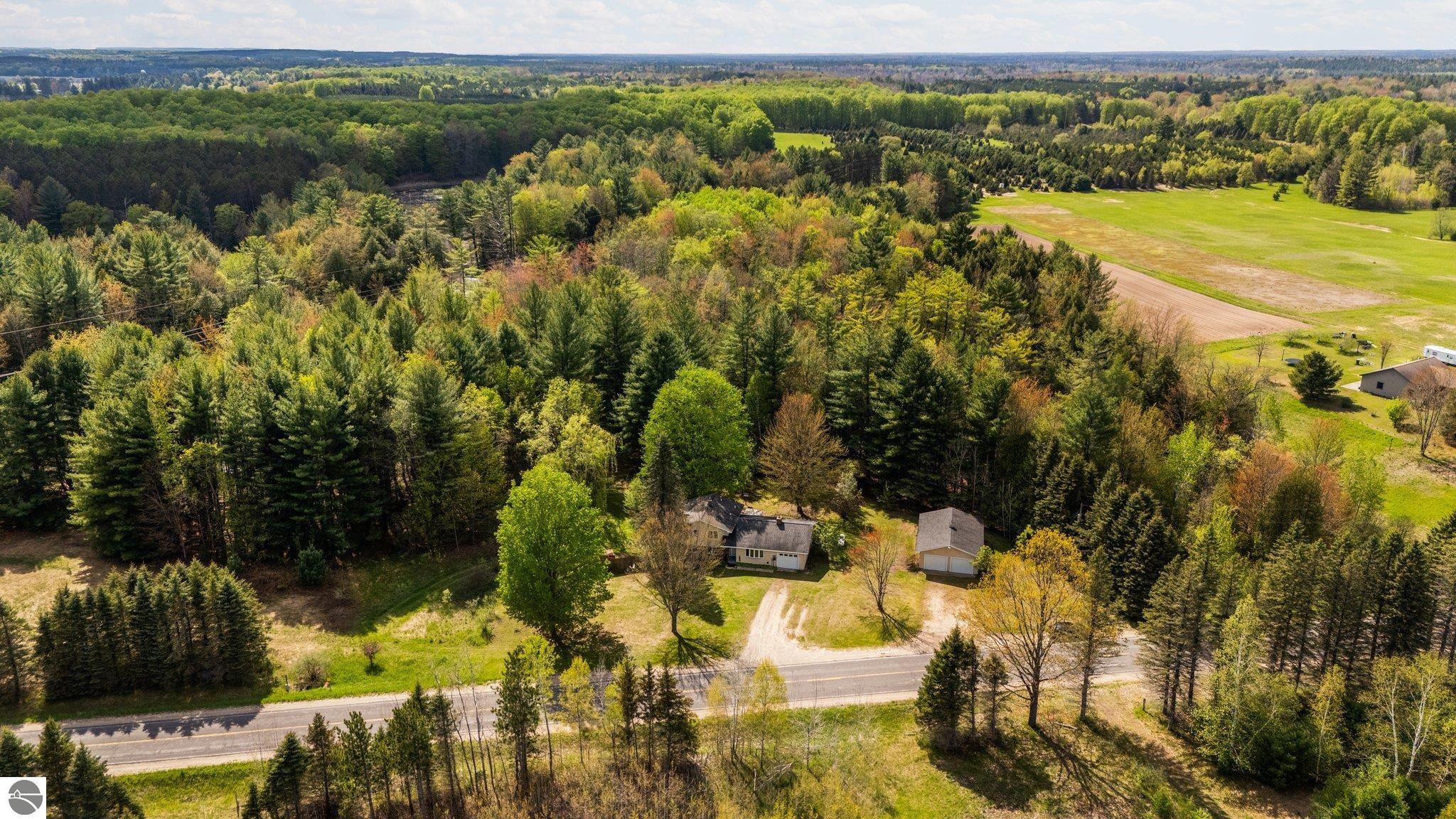 4542 Crofton Road SW, South Boardman, MI 49680 — Photo 2