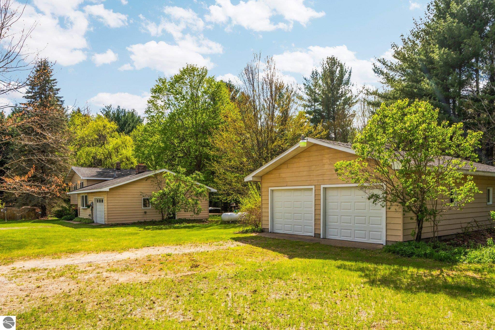 4542 Crofton Road SW, South Boardman, MI 49680 — Photo 4