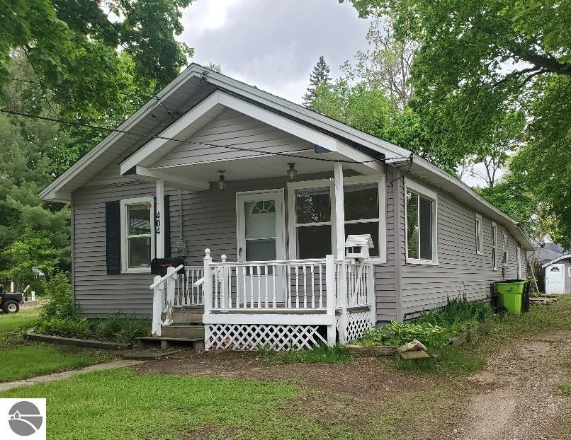 404 E Sixth Street, Clare, MI 48617 — front exterior