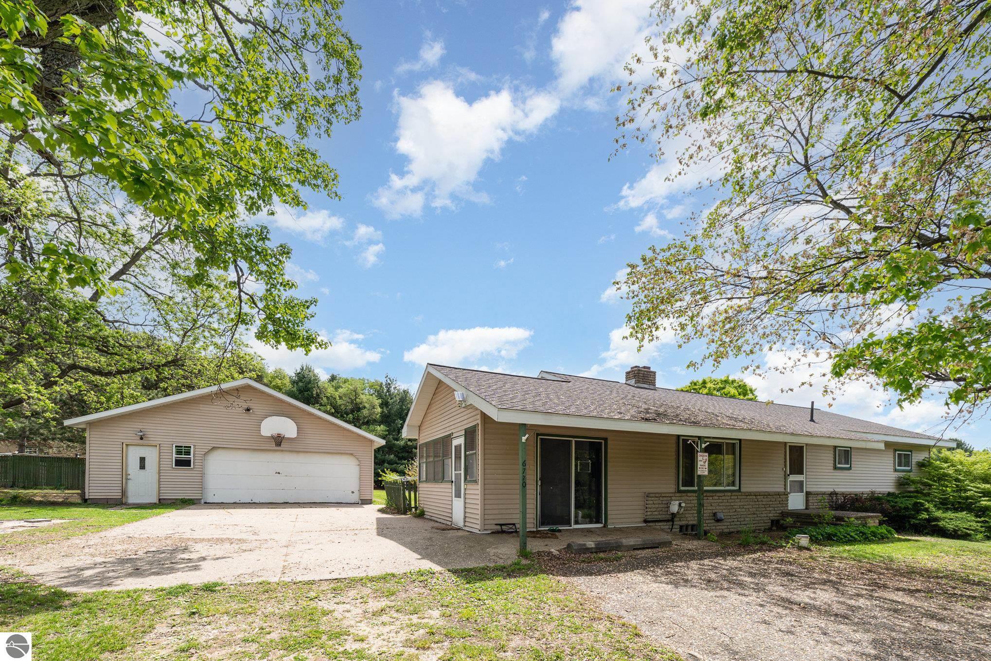 6770 N Crystal, Vestaburg, MI 48891 — front exterior