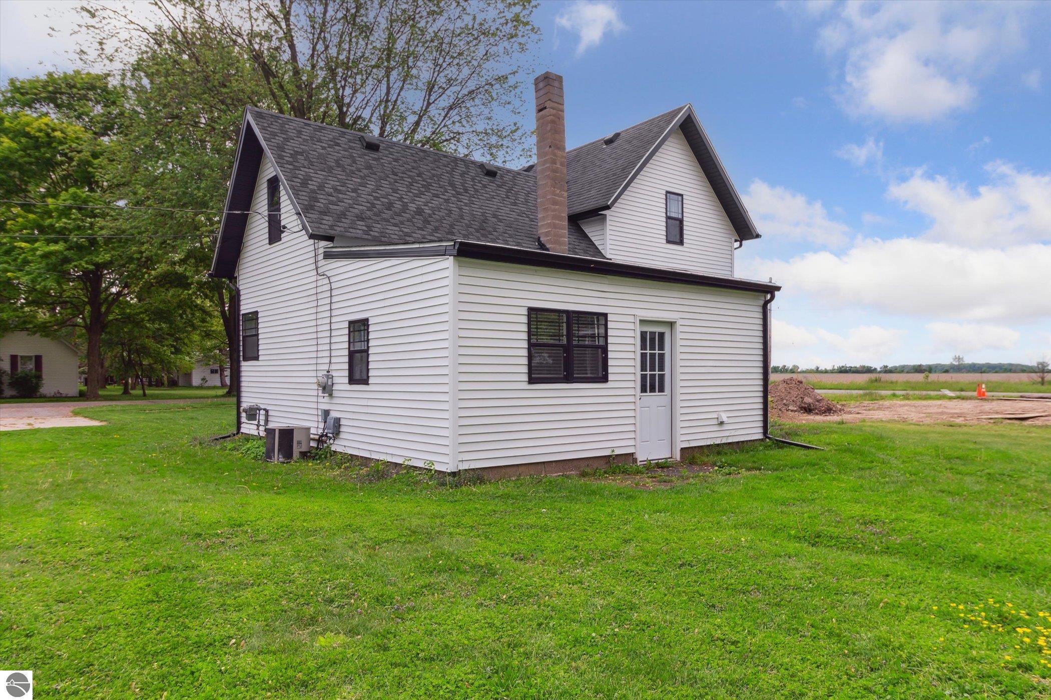 646 S Melze Street, Merrill, MI 48637 — Photo 23