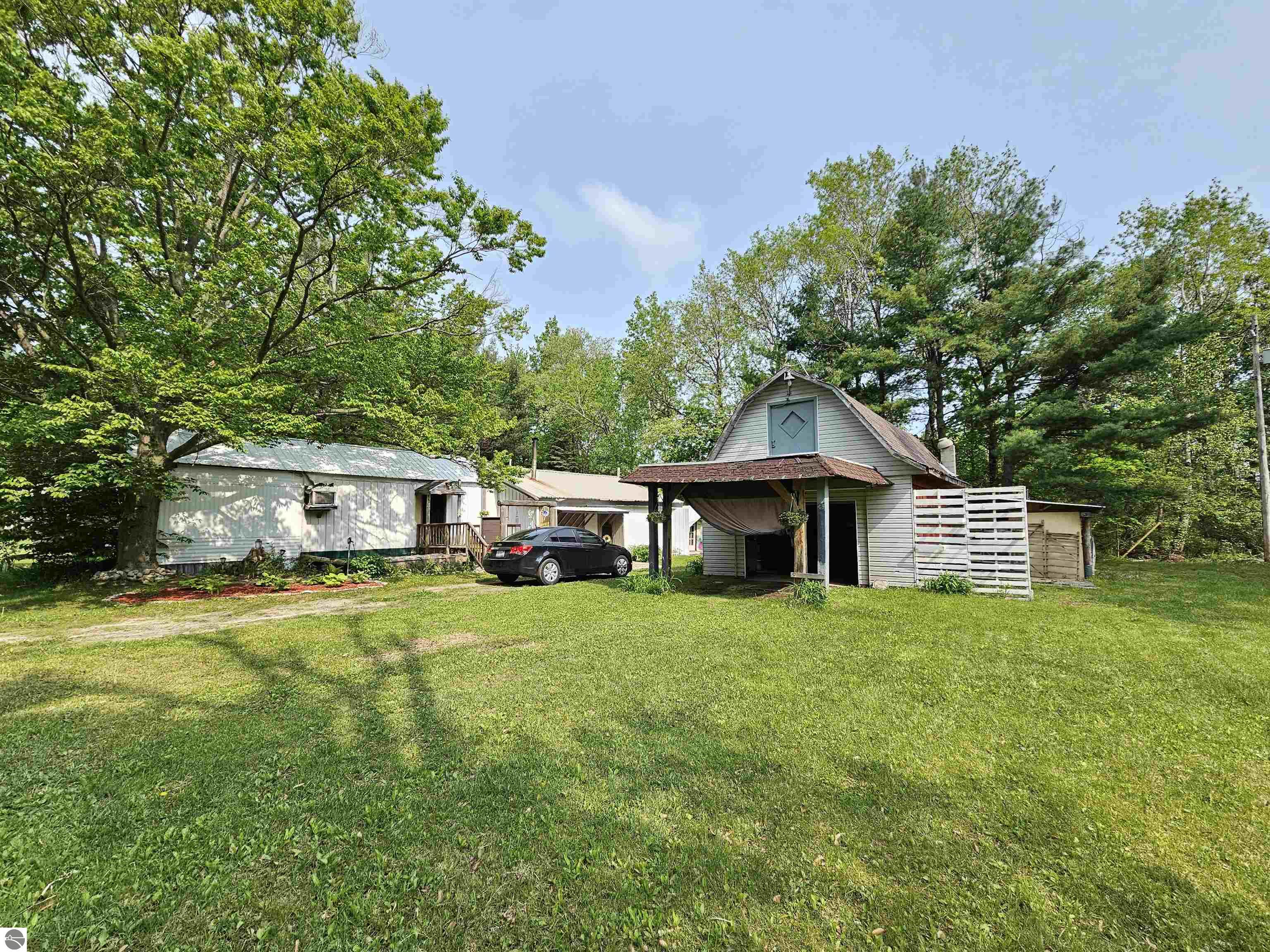 800 S Clark Street, Mesick, MI 49668 — front exterior