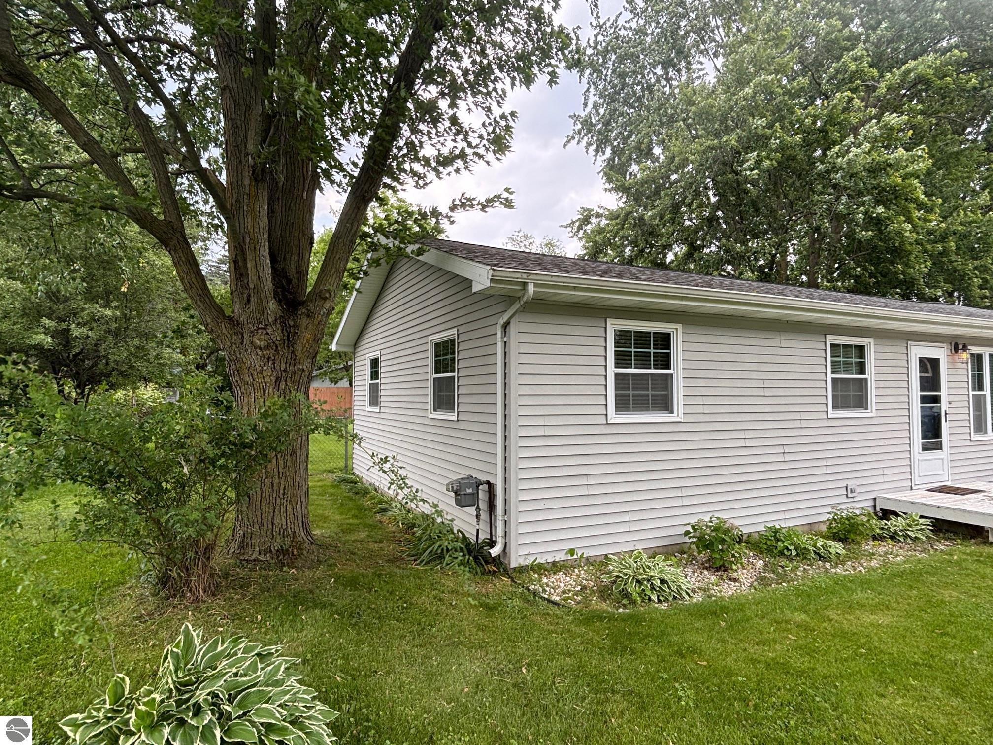214 Seventh Street, Breckenridge, MI 48615 — Photo 12