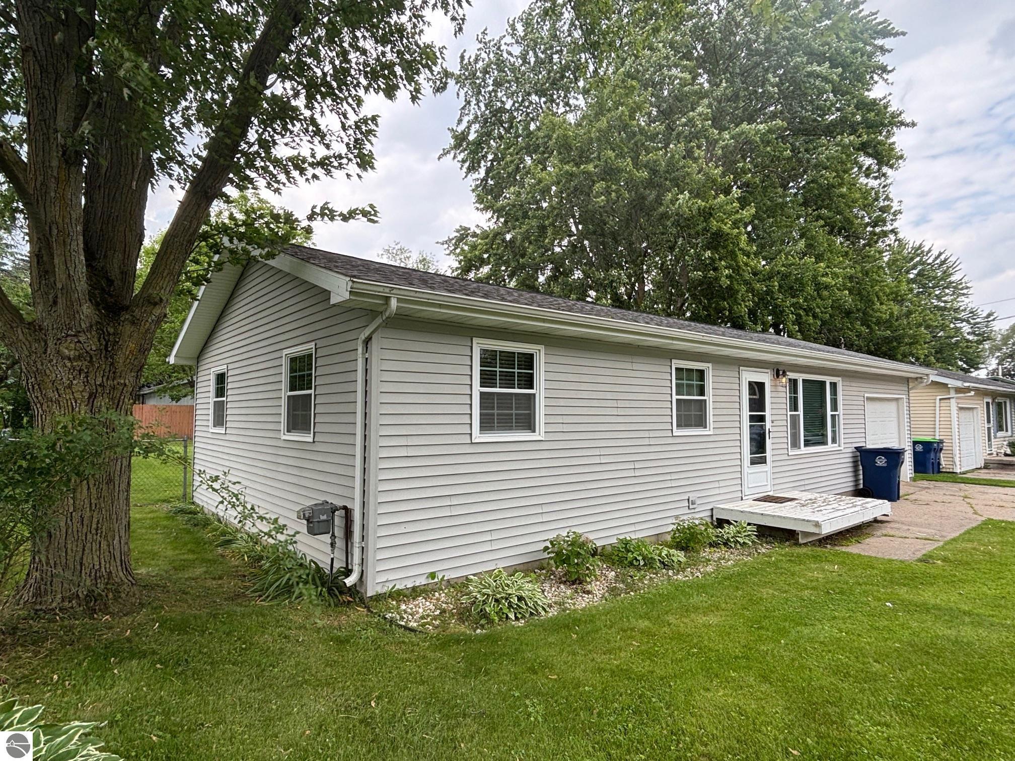 214 Seventh Street, Breckenridge, MI 48615 — Photo 15