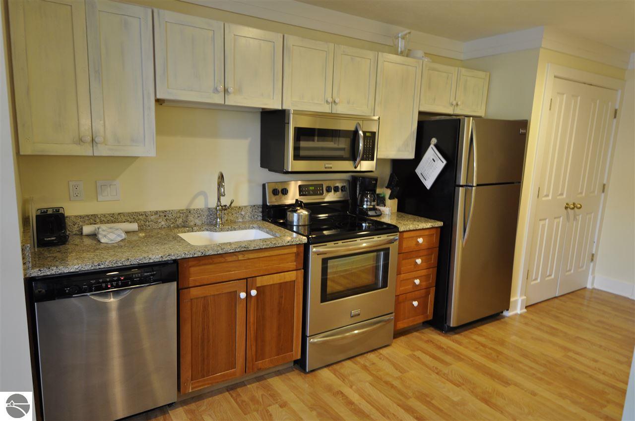 16F The Inn, Glen Arbor, MI 49636 — Photo 7