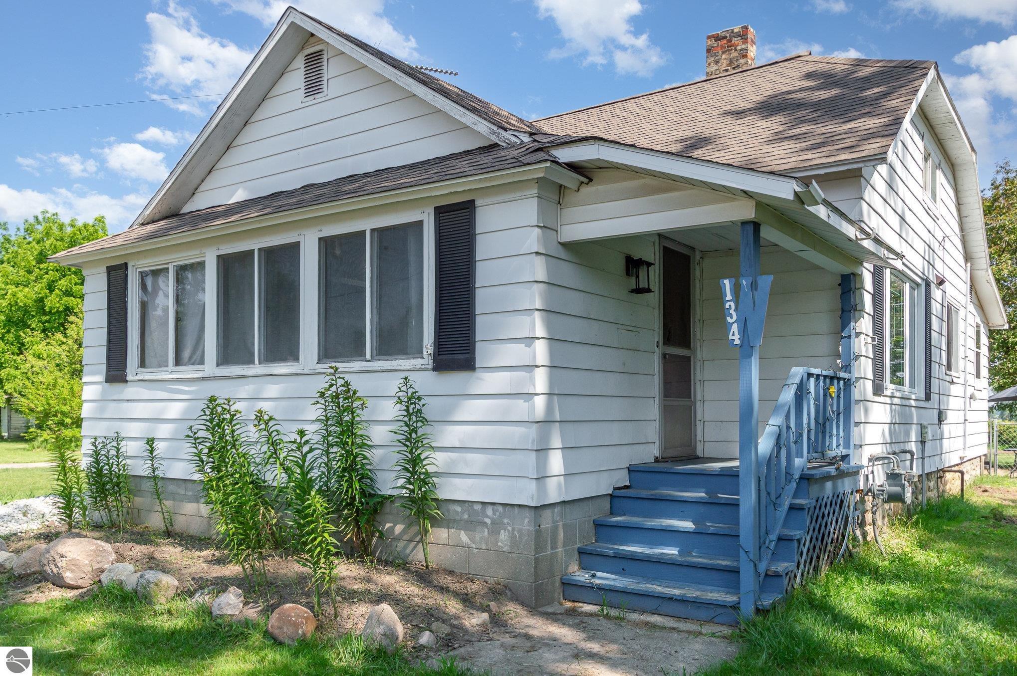 134 W Burton Street, Pompeii, MI 48874 — front exterior