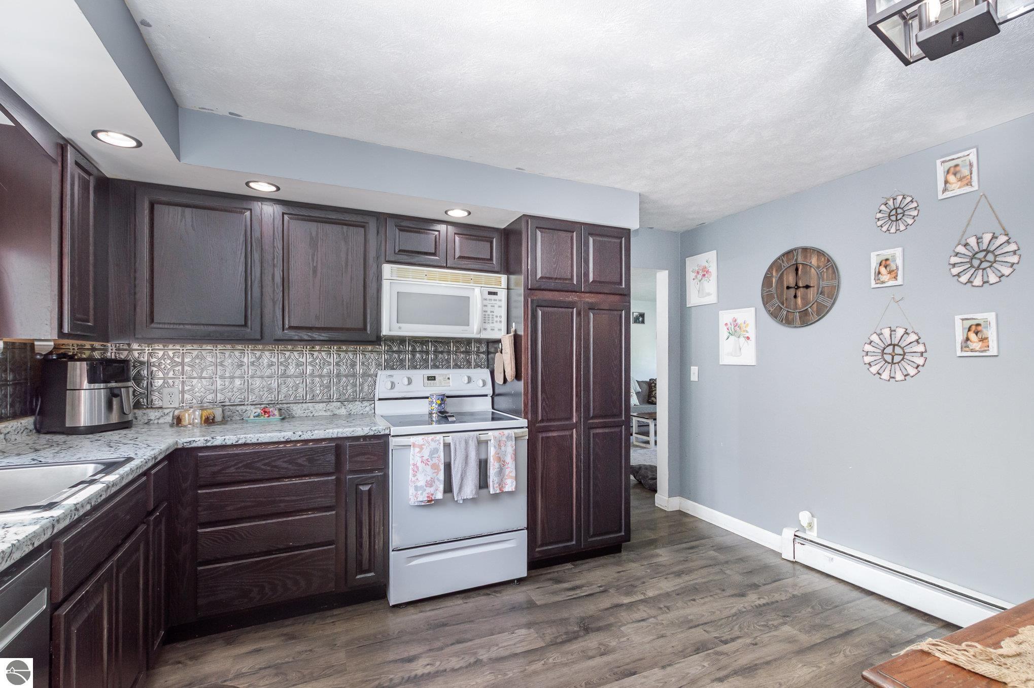 134 W Burton Street, Pompeii, MI 48874 — Photo 6
