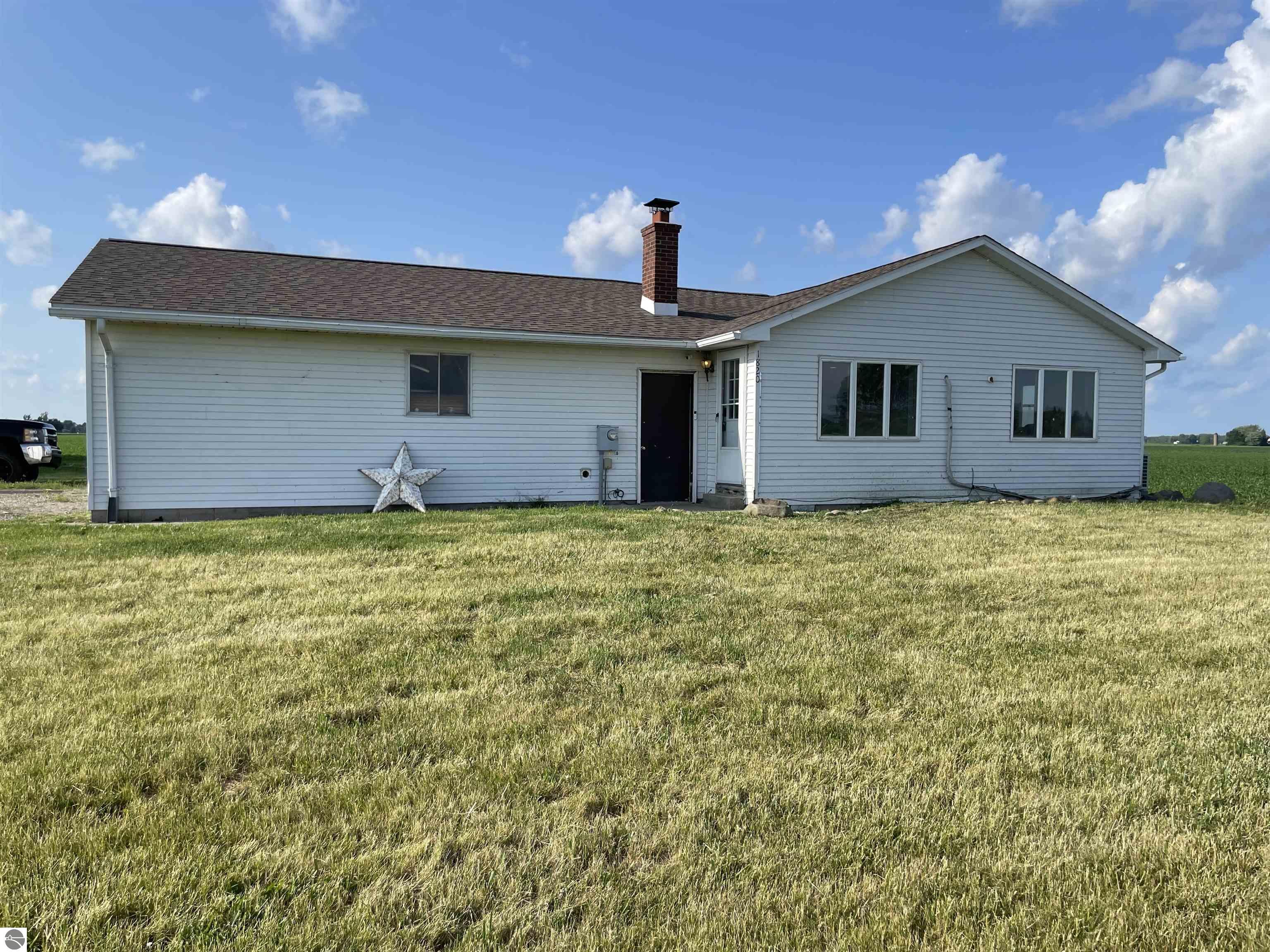 1820 W Townline, Auburn, MI 48611 — front exterior