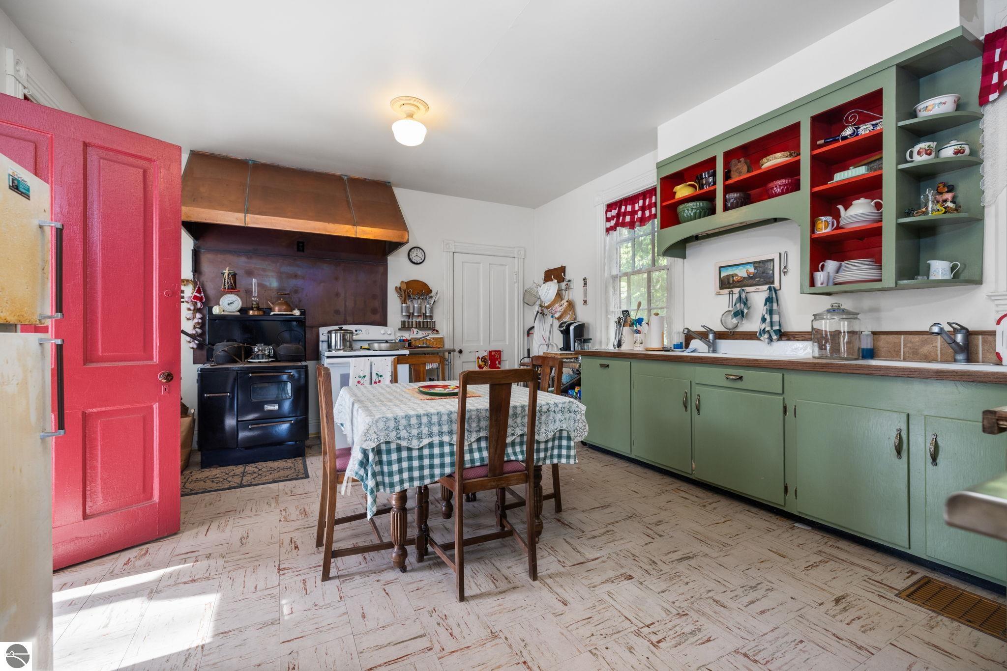 Click to enlarge photo