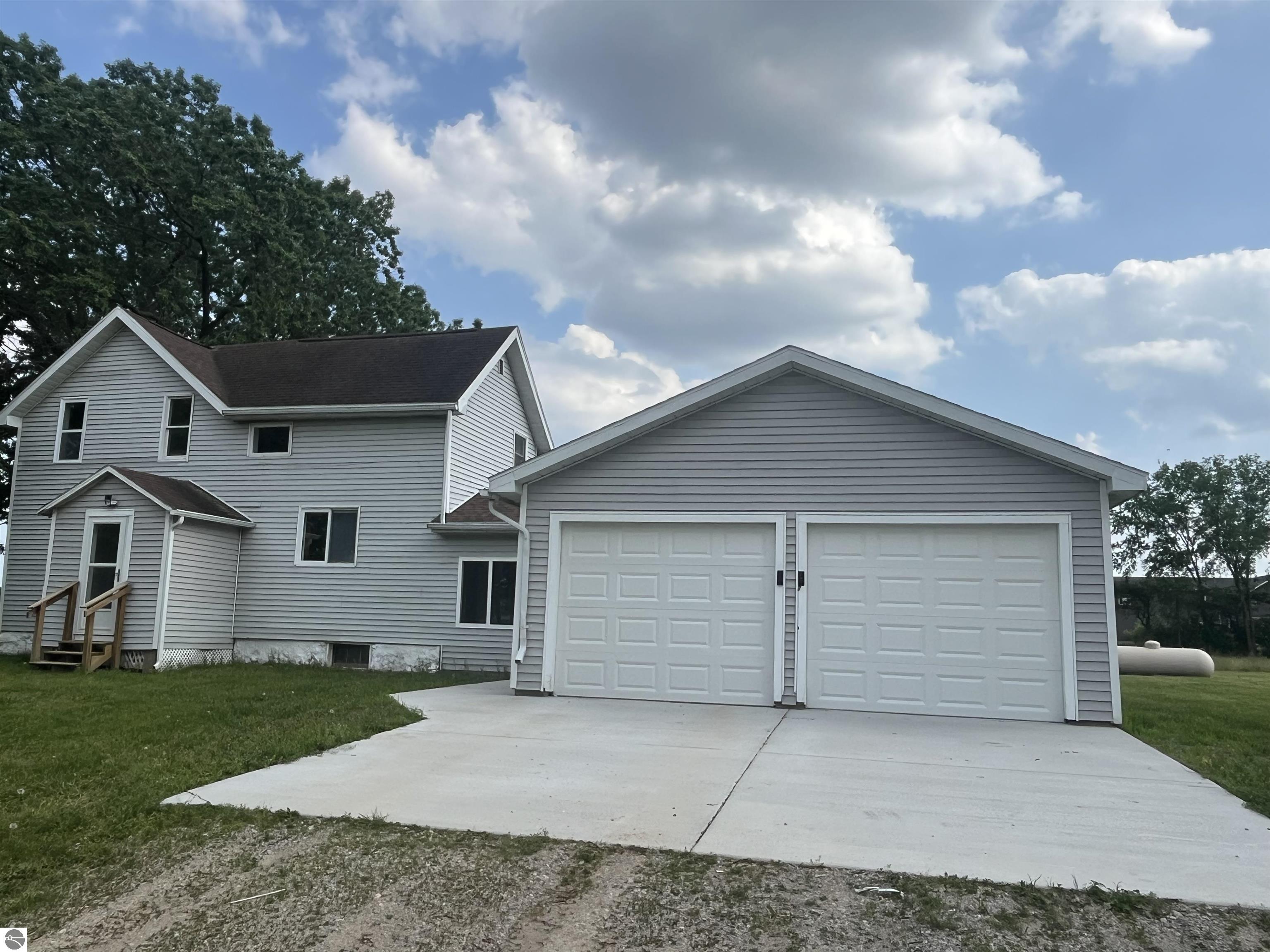 2507 N Lincoln Road, Rosebush, MI 48878 — front exterior
