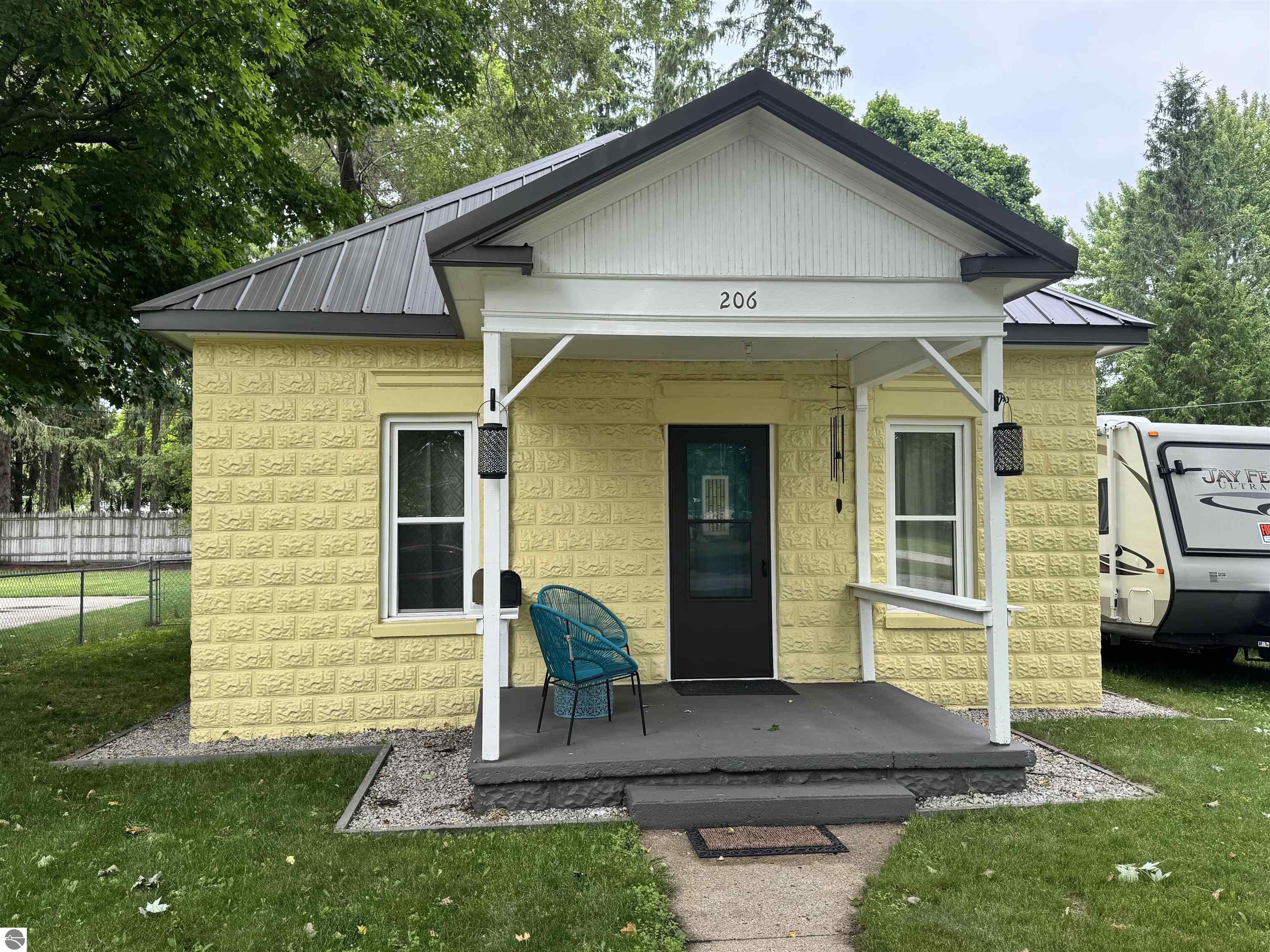 206 W State Street, Clare, MI 48617 — Photo 2