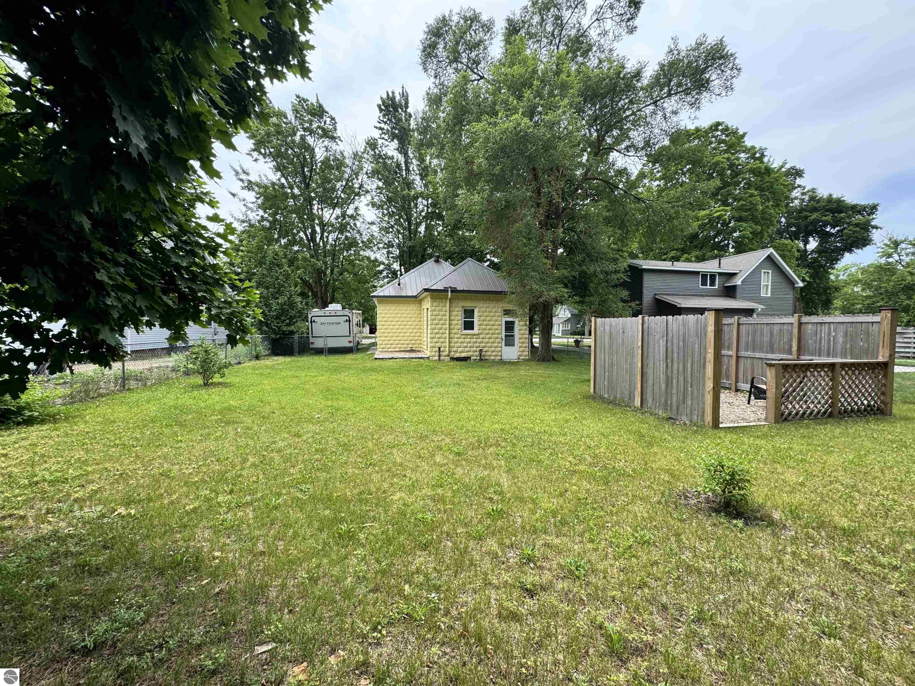 206 W State Street, Clare, MI 48617 — Photo 3