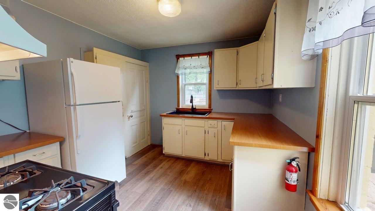 206 W State Street, Clare, MI 48617 — Photo 9