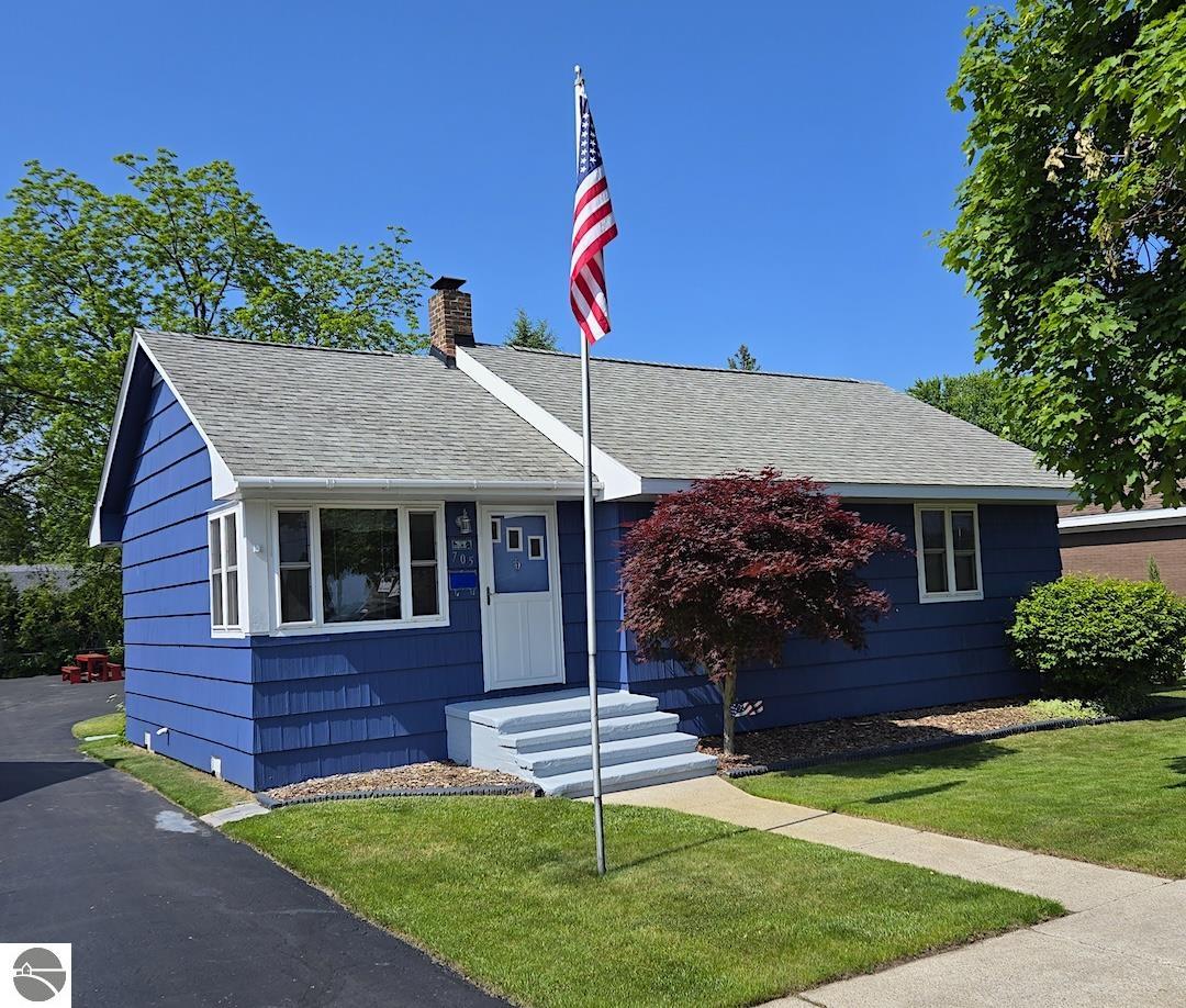 705 E Bay Street, East Tawas, MI 48730 — front exterior