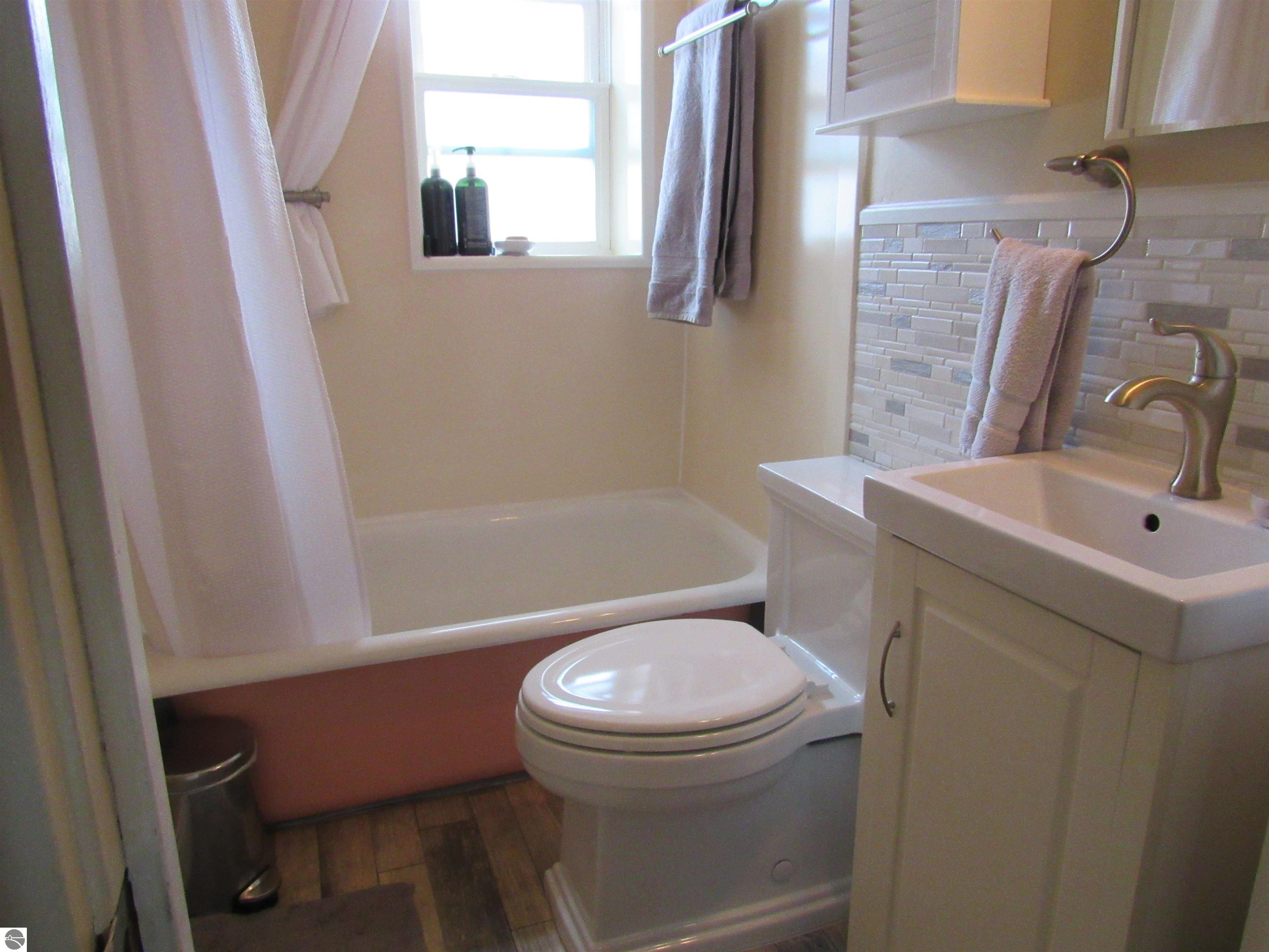 705 E Bay Street, East Tawas, MI 48730 — Photo 11
