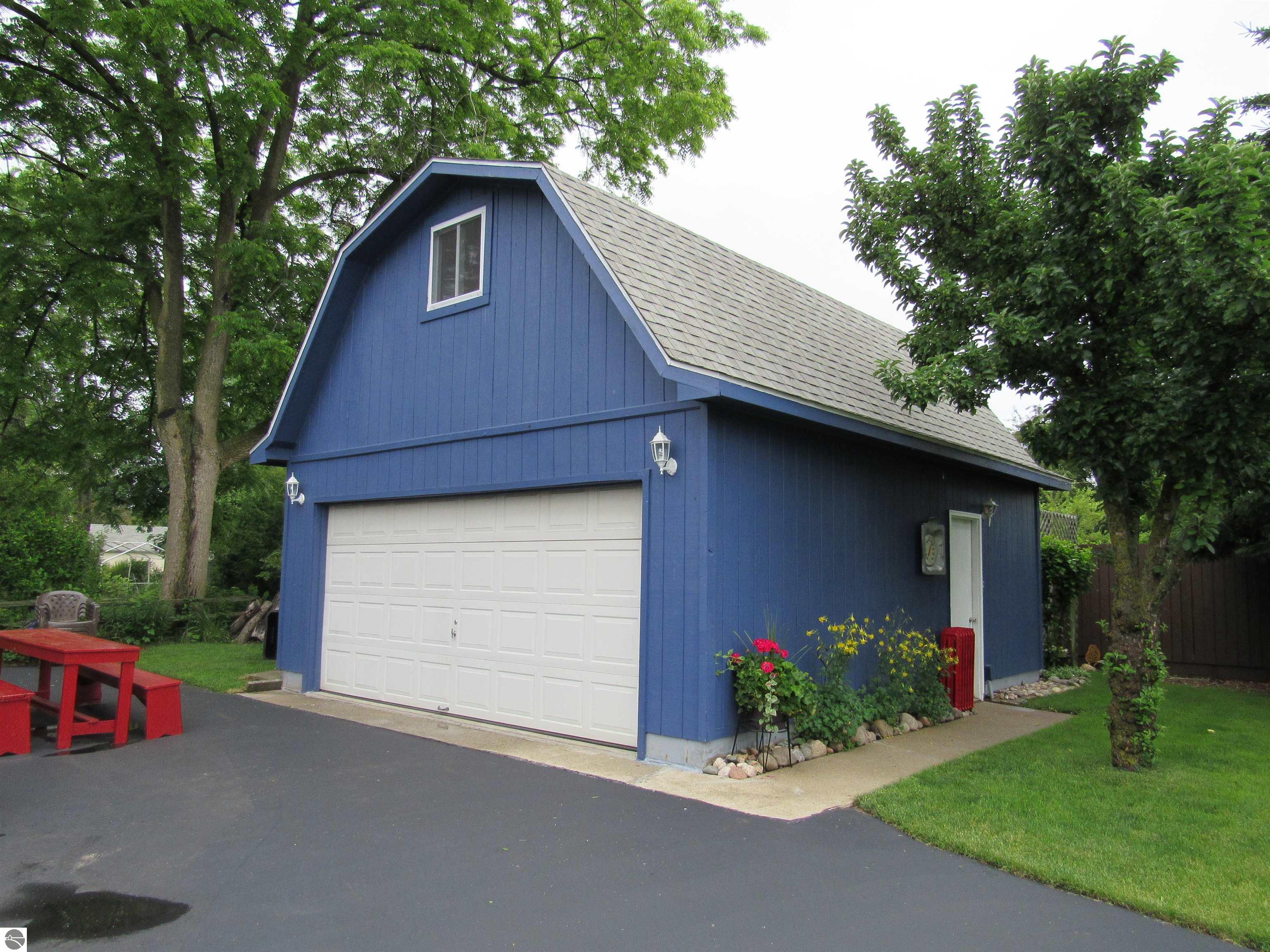 705 E Bay Street, East Tawas, MI 48730 — Photo 18