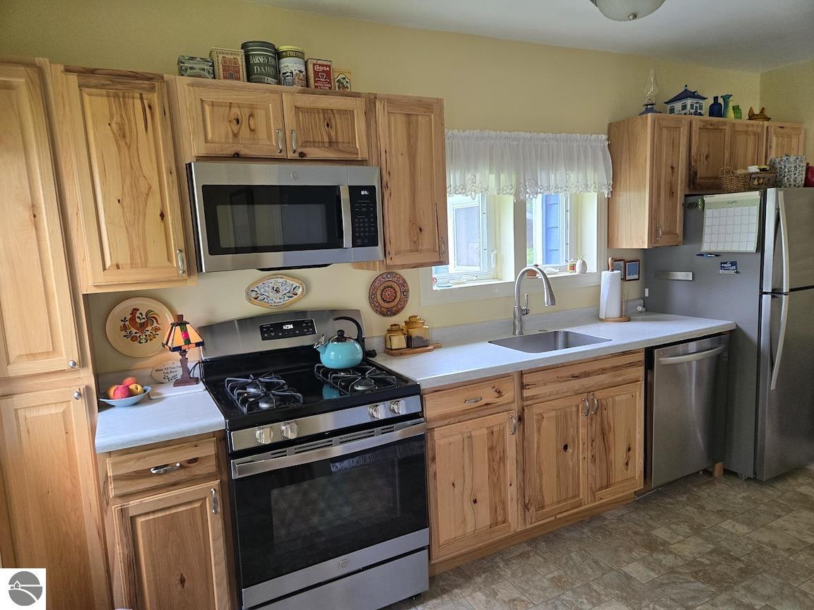 705 E Bay Street, East Tawas, MI 48730 — Photo 3