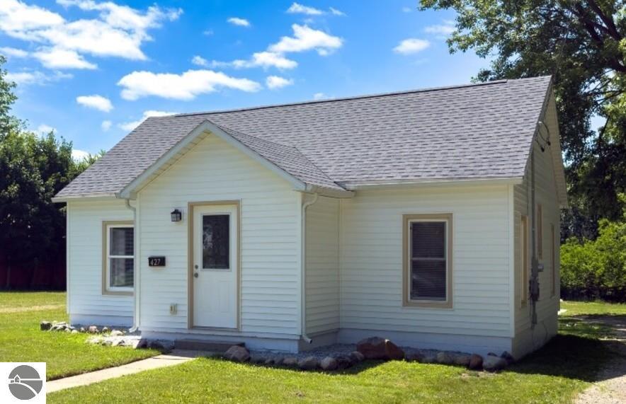 427 N Elm, Ithaca, MI 48847 — front exterior
