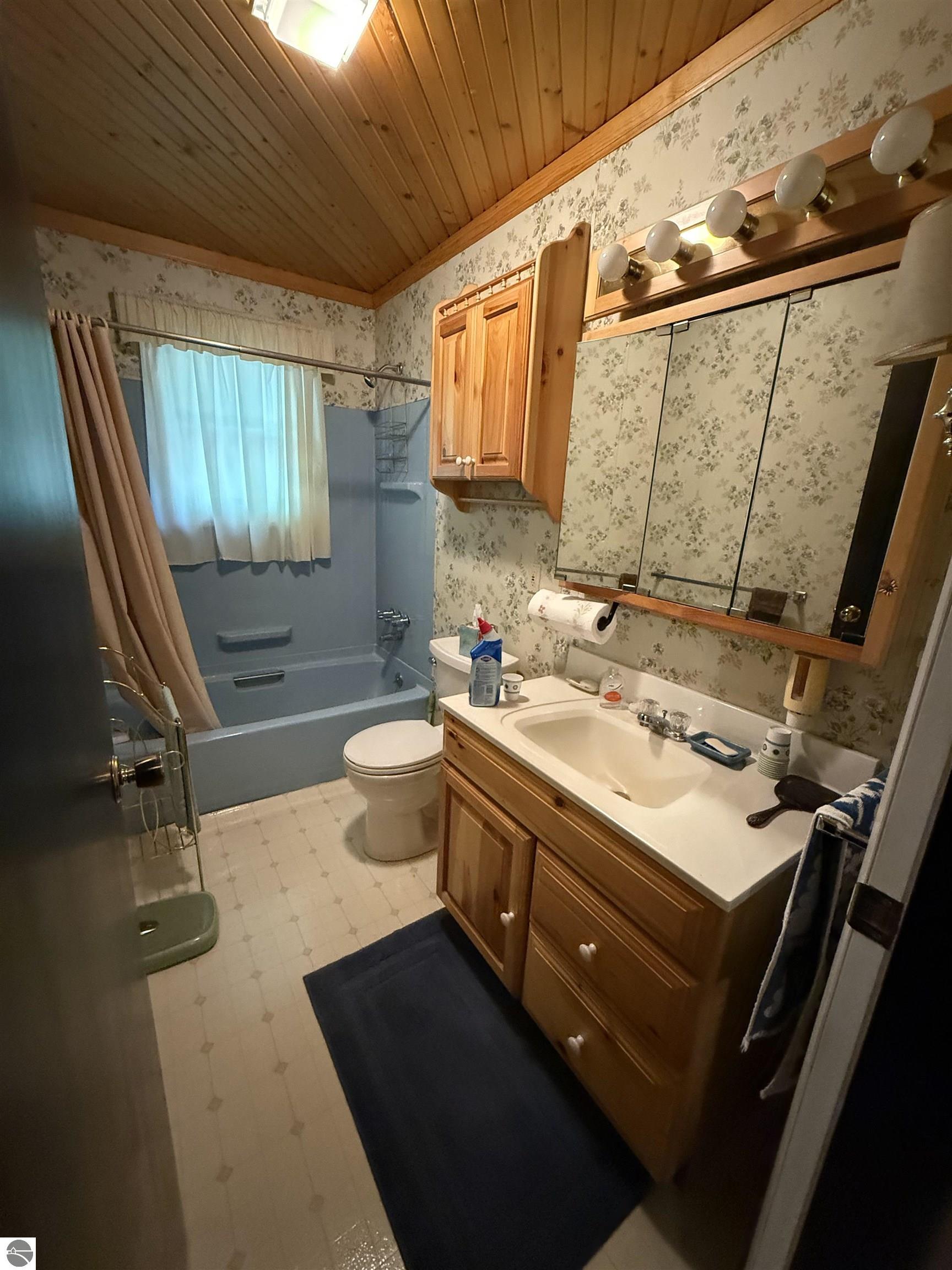18823 Lakewood Circle, Lake Ann, MI 49650 — Photo 11