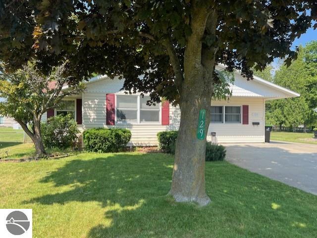 129 Grant Street, East Tawas, MI 48730 — Photo 2