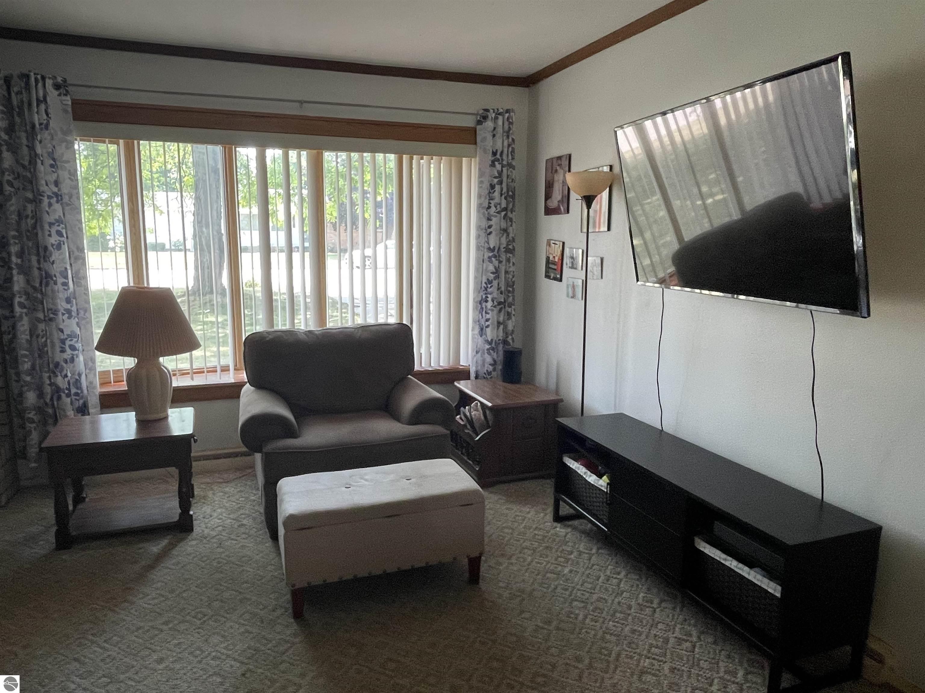425 Orchard Avenue, Clare, MI 48617 — Photo 14