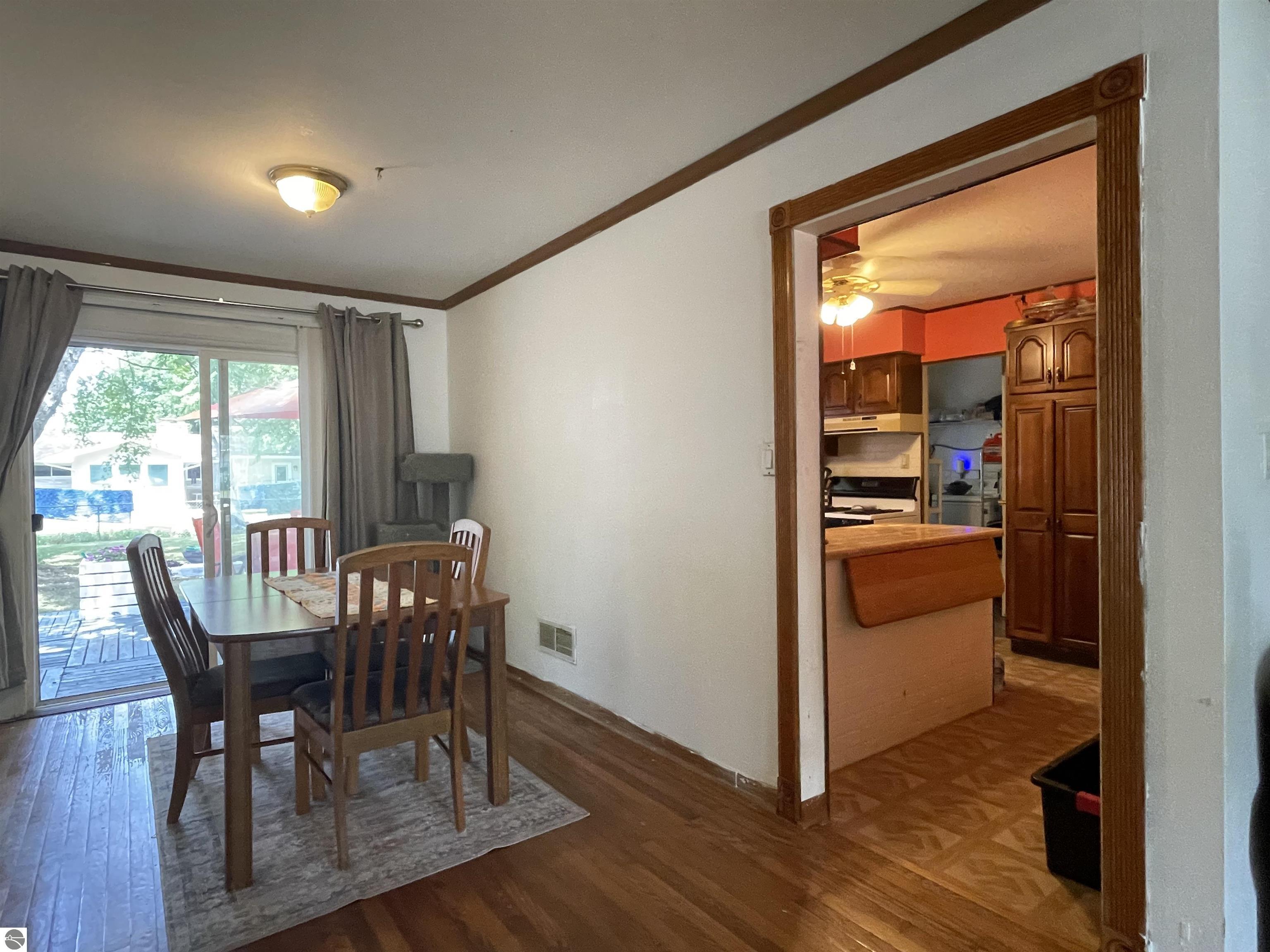425 Orchard Avenue, Clare, MI 48617 — Photo 18
