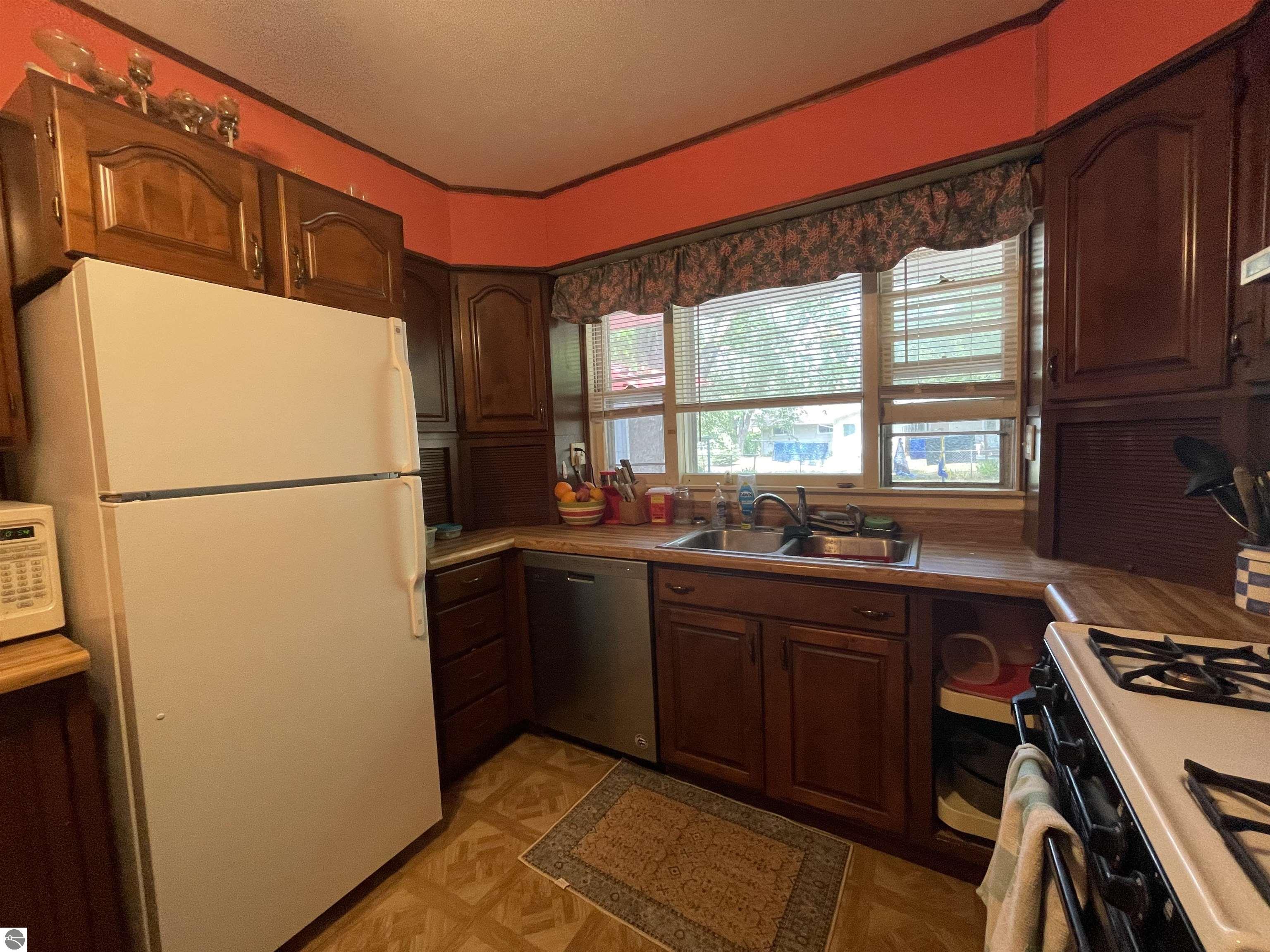 425 Orchard Avenue, Clare, MI 48617 — Photo 19