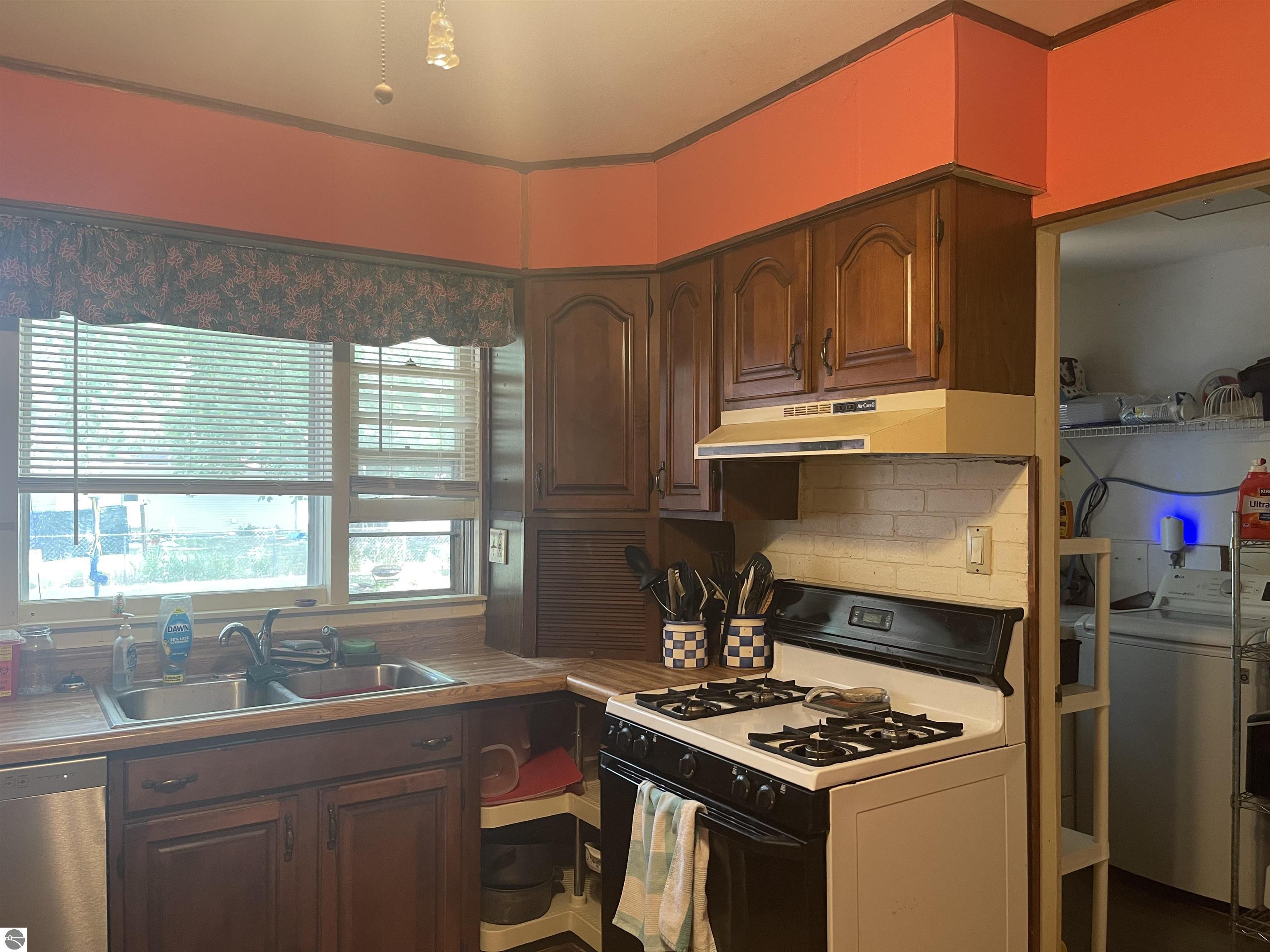 425 Orchard Avenue, Clare, MI 48617 — Photo 20
