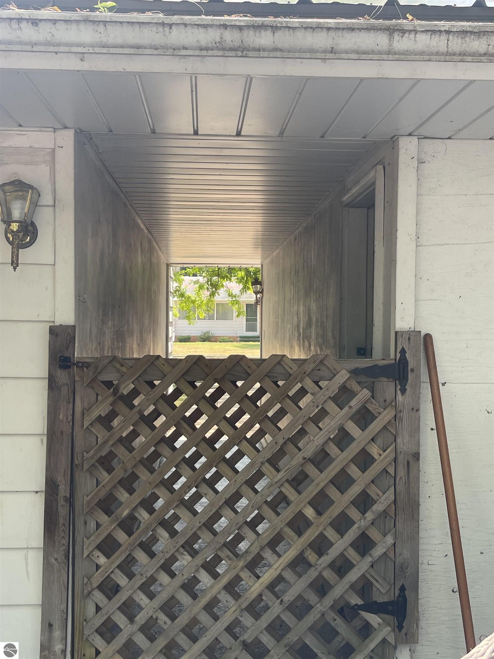 425 Orchard Avenue, Clare, MI 48617 — Photo 30