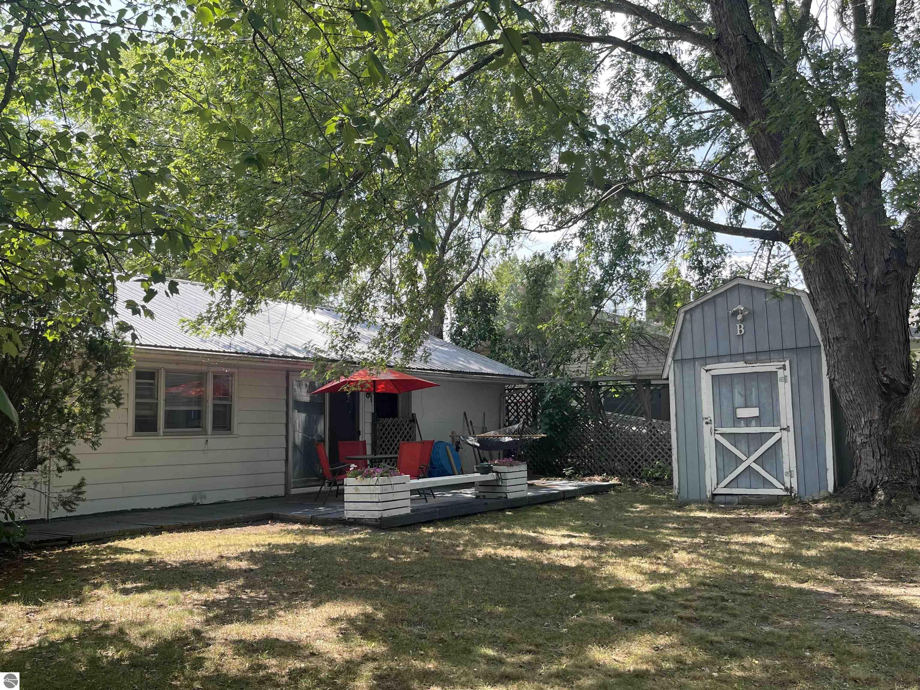 425 Orchard Avenue, Clare, MI 48617 — Photo 7