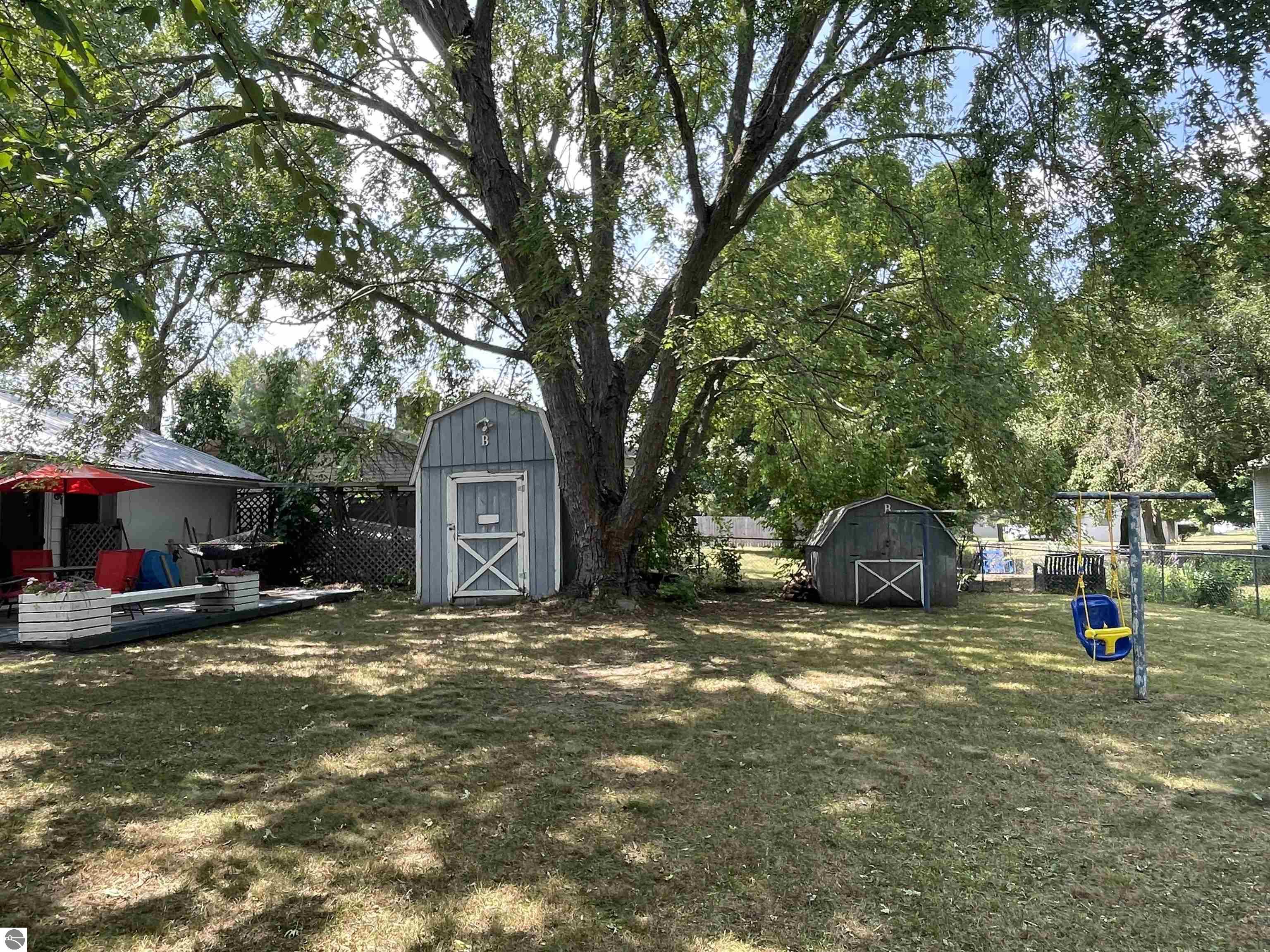 425 Orchard Avenue, Clare, MI 48617 — Photo 8