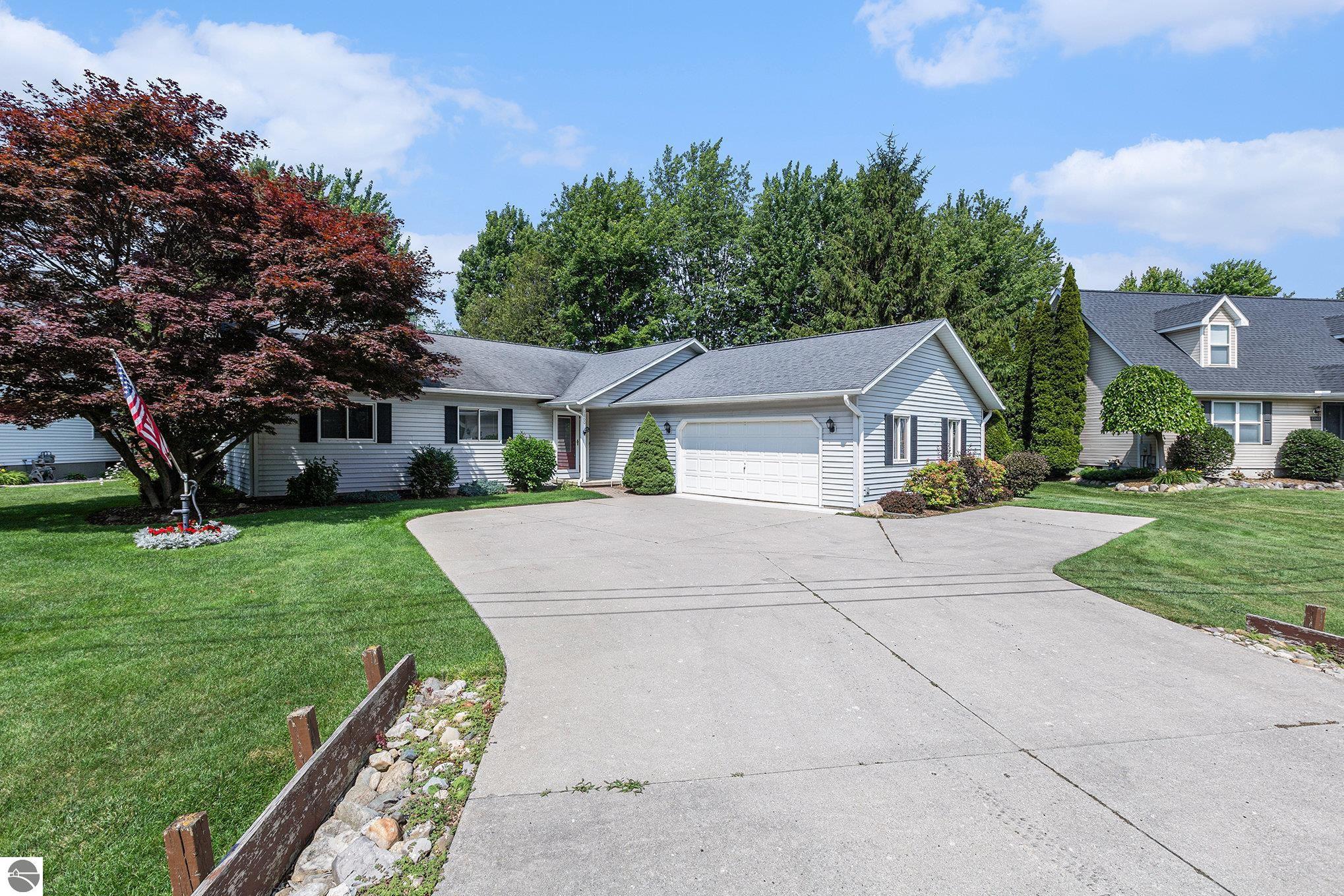 6860 E Harbor Drive, Elk Rapids, MI 49629 — Photo 3