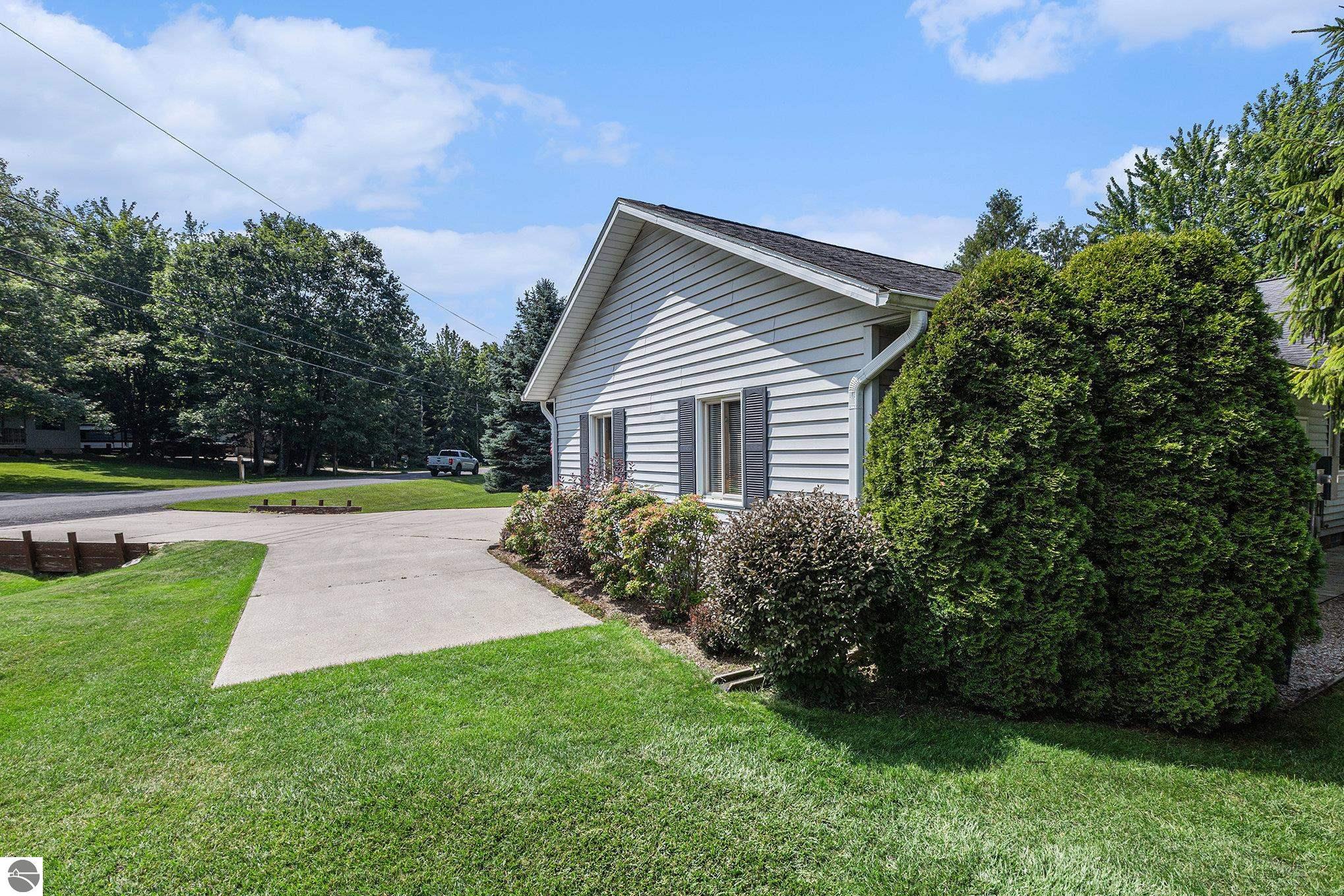 6860 E Harbor Drive, Elk Rapids, MI 49629 — Photo 4