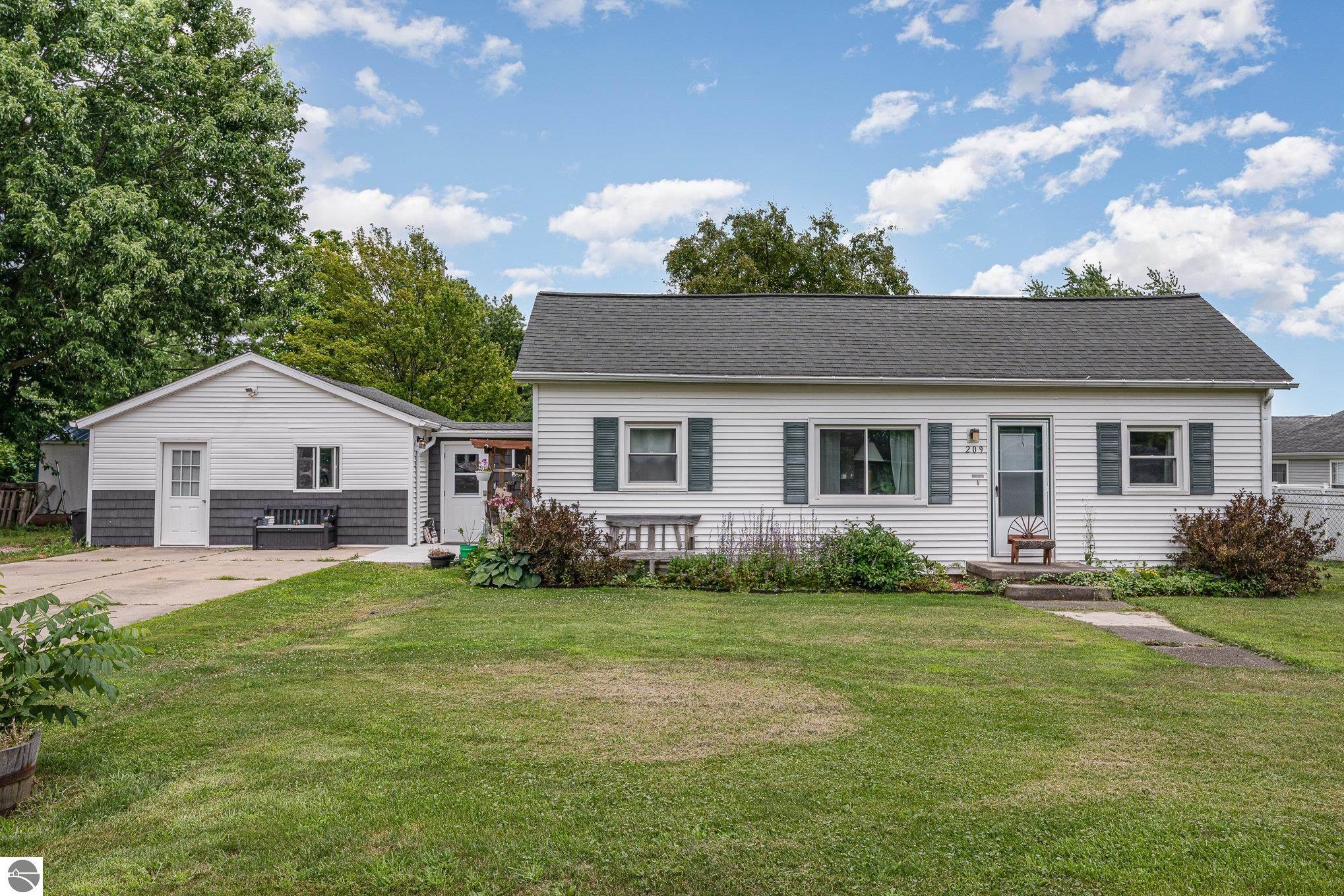 209 S Park, Ashley, MI 48806 — front exterior