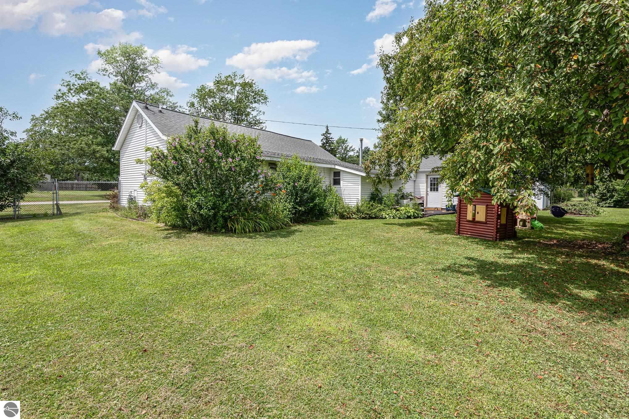 209 S Park, Ashley, MI 48806 — Photo 2