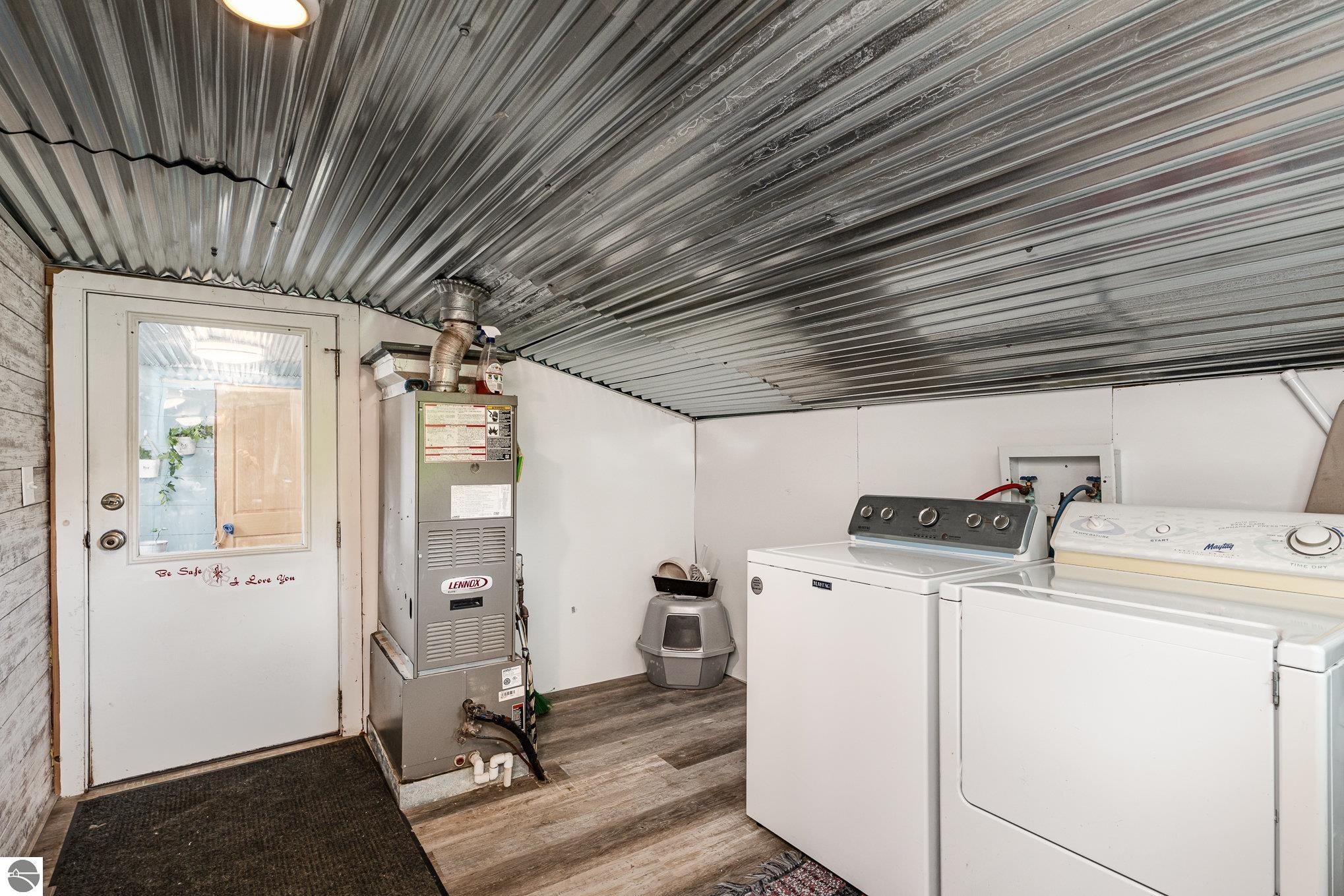 209 S Park, Ashley, MI 48806 — Photo 12