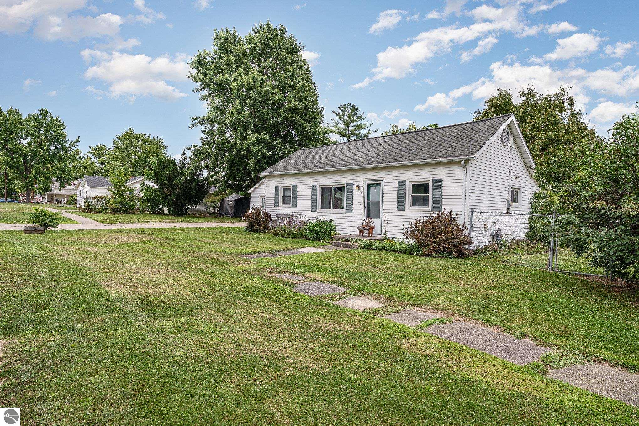 209 S Park, Ashley, MI 48806 — Photo 15