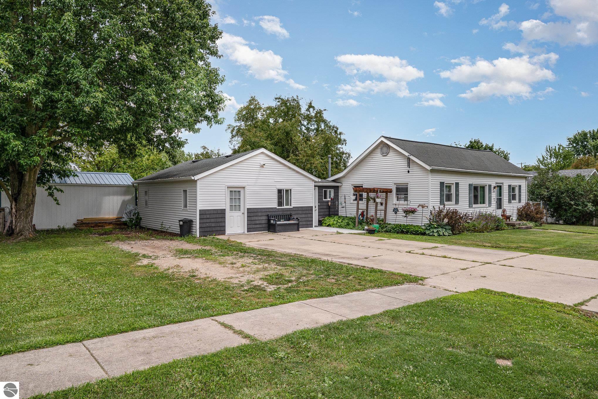 209 S Park, Ashley, MI 48806 — Photo 16