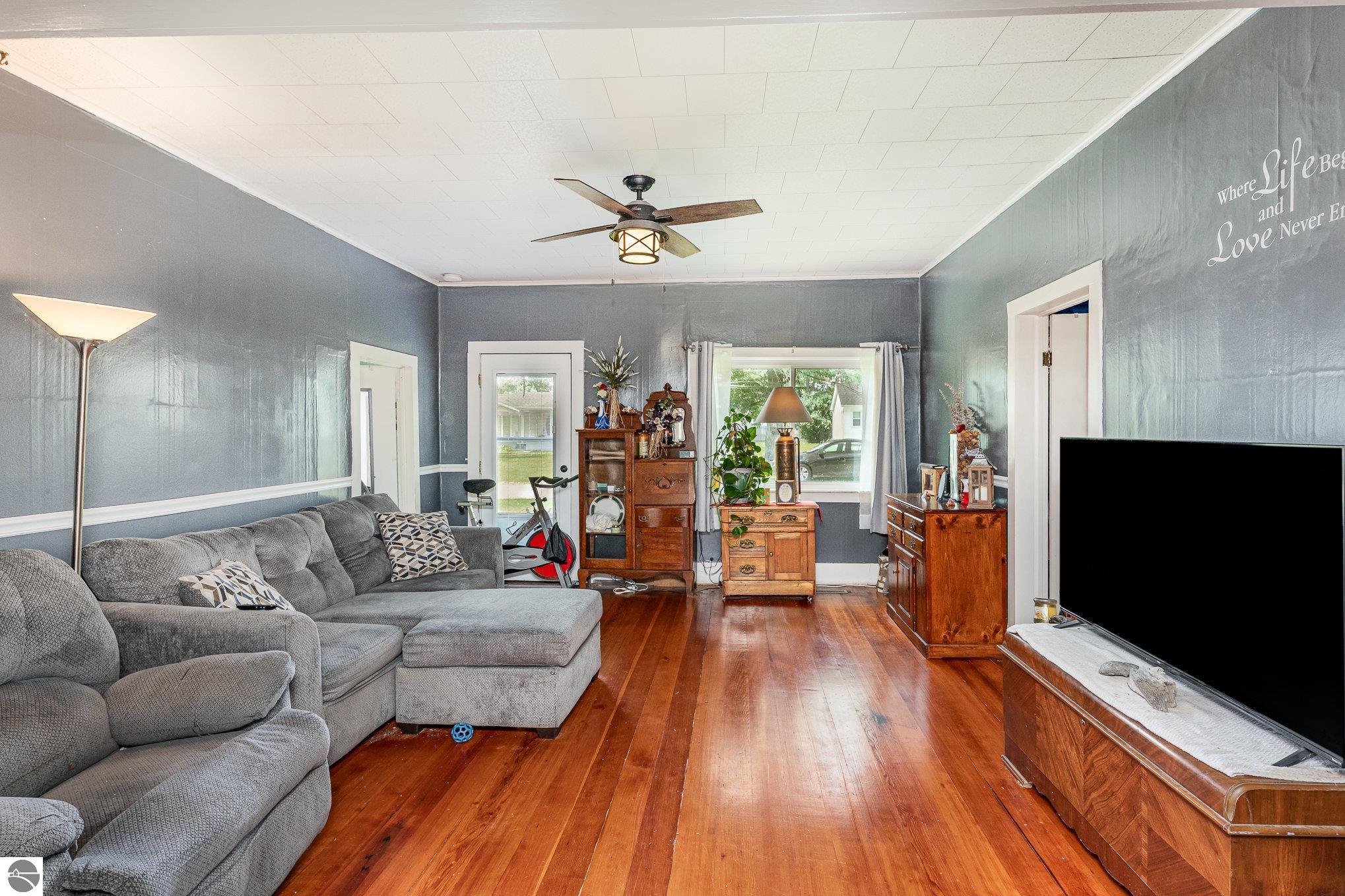 209 S Park, Ashley, MI 48806 — Photo 3