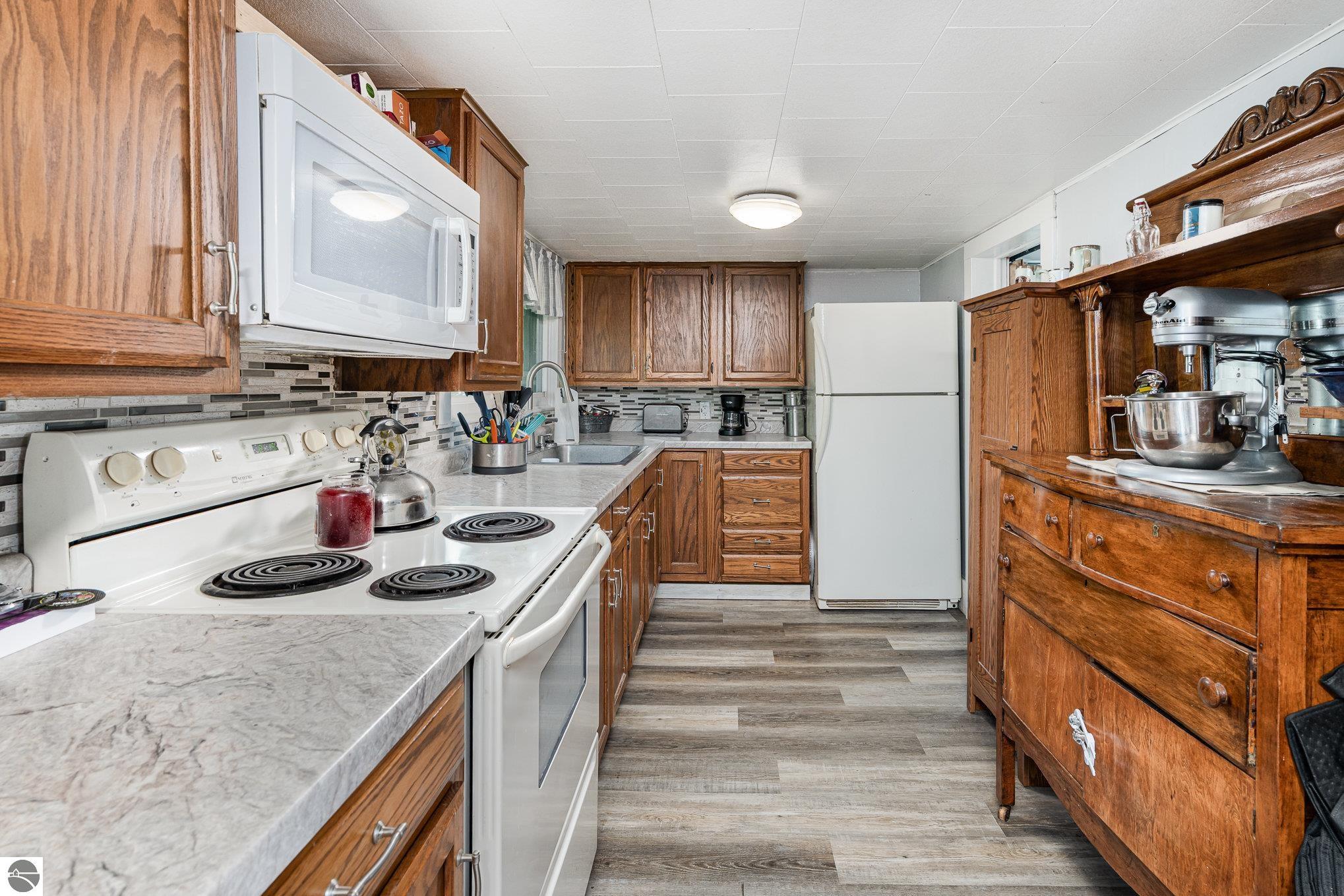 209 S Park, Ashley, MI 48806 — Photo 7