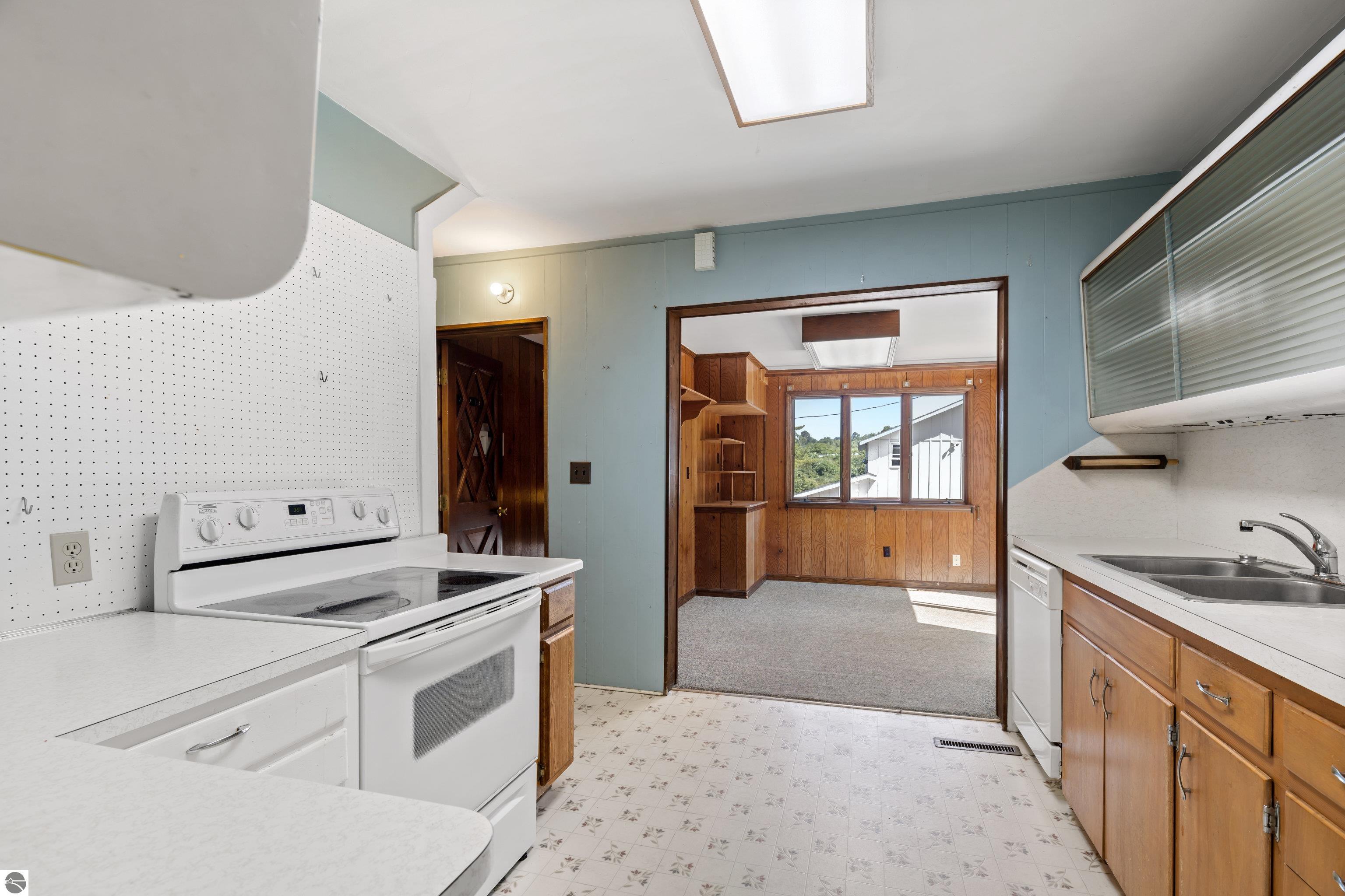 123 S Benzie Boulevard, Beulah, MI 49617 — Photo 15