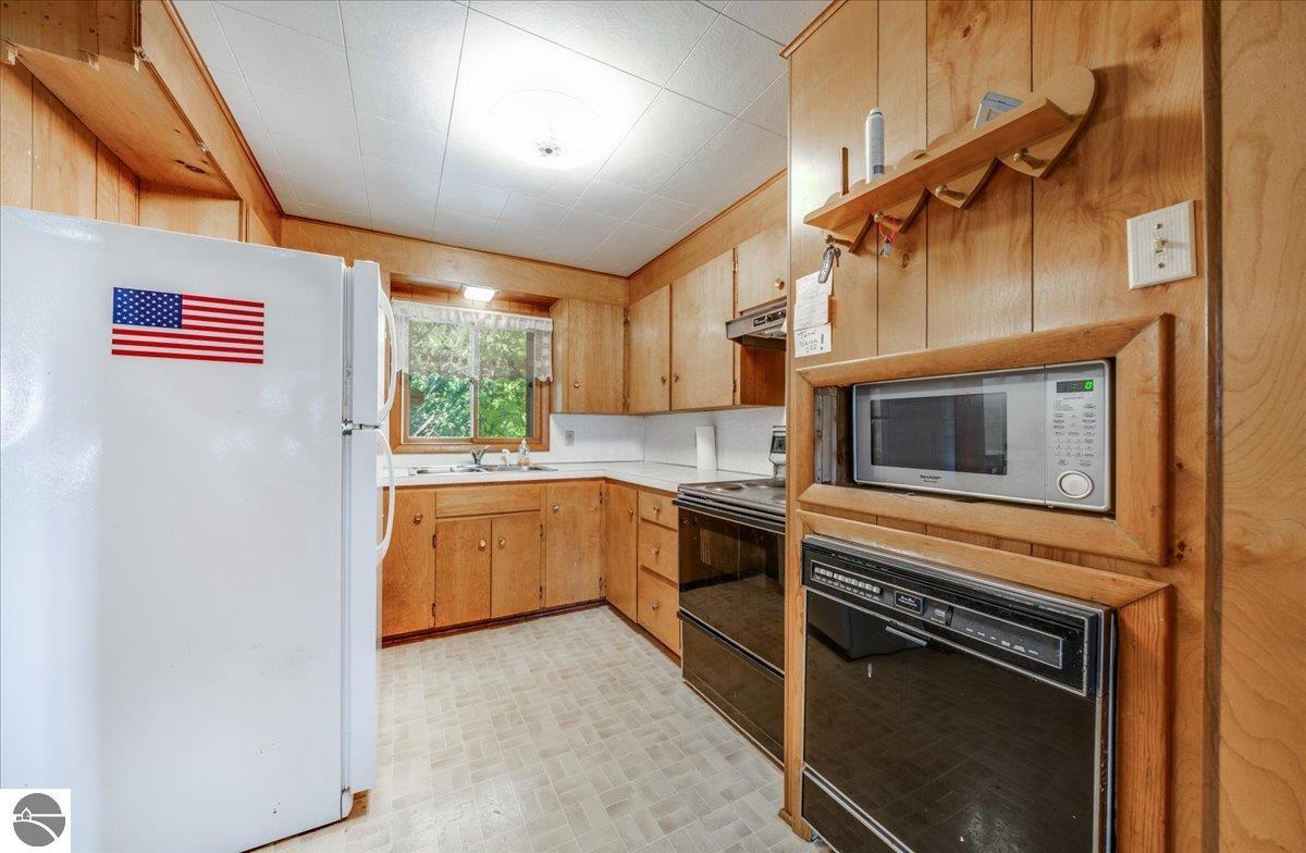 8225 Lakeview Drive, Hale, MI 48739 — Photo 25